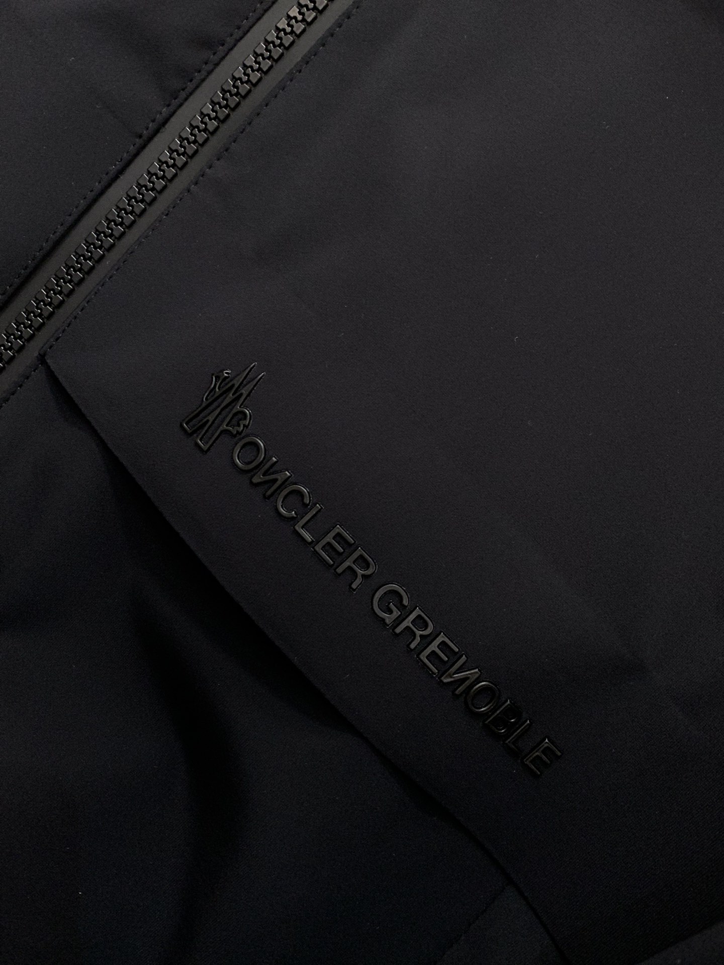 ，Moncler 蒙口，2025秋冬最新品，专柜同步有售，原单狠货，时尚休闲➕薄棉连帽夹克外套，上身舒适