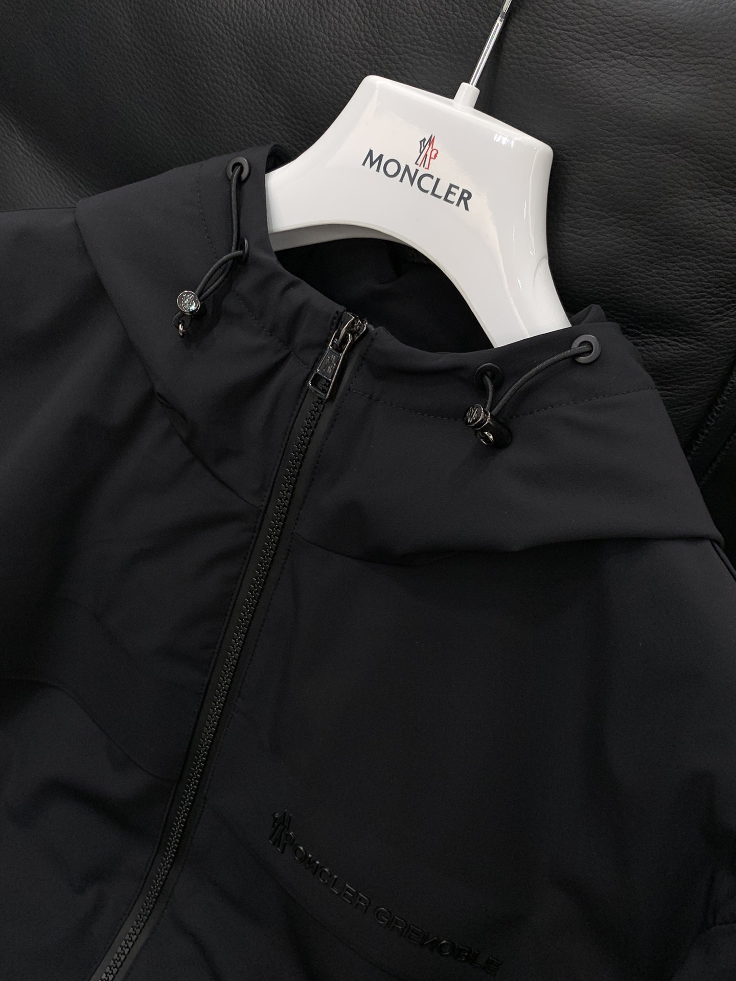 ，Moncler 蒙口，2025秋冬最新品，专柜同步有售，原单狠货，时尚休闲➕薄棉连帽夹克外套，上身舒适