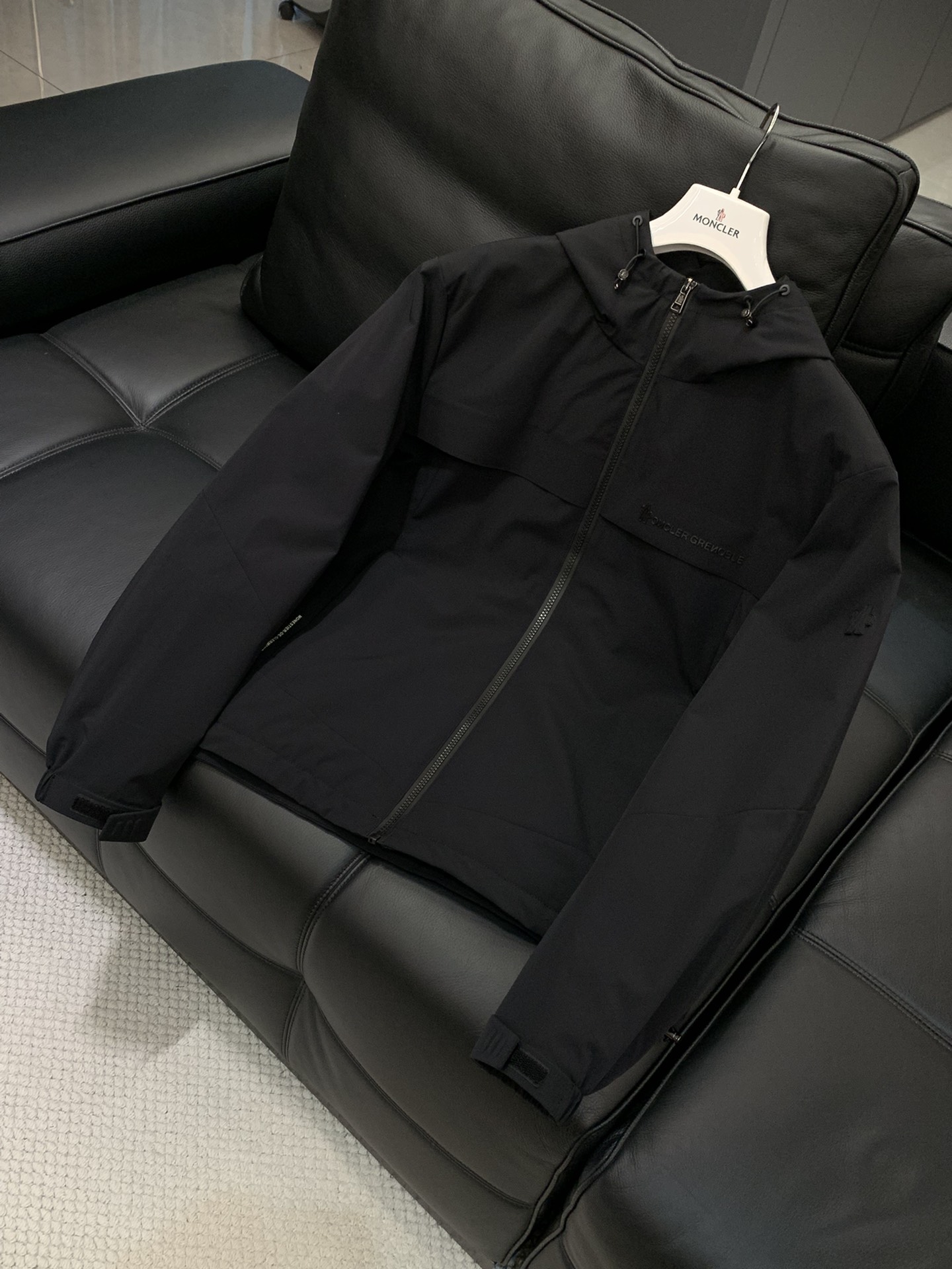 ，Moncler 蒙口，2025秋冬最新品，专柜同步有售，原单狠货，时尚休闲➕薄棉连帽夹克外套，上身舒适
