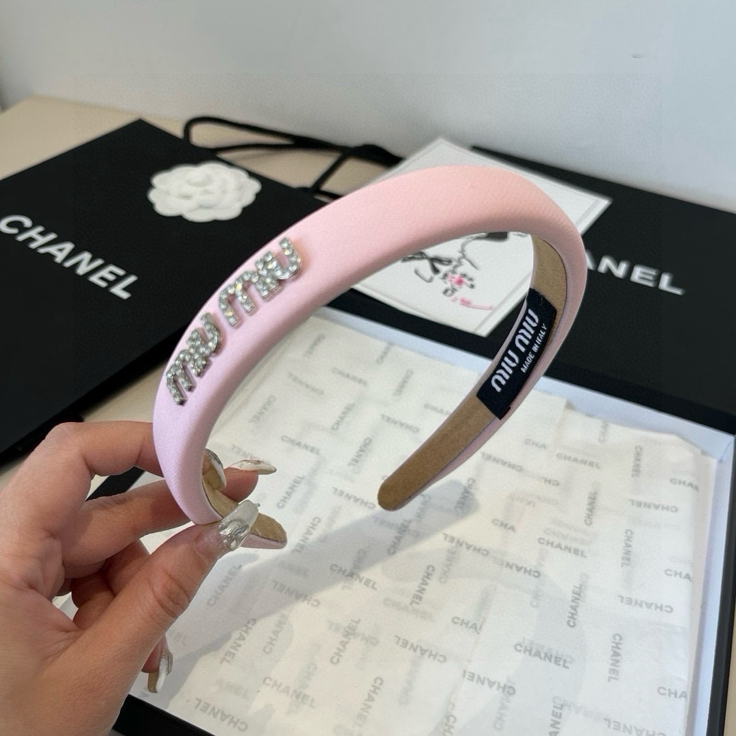 🆕

miumiu缪缪新款发箍