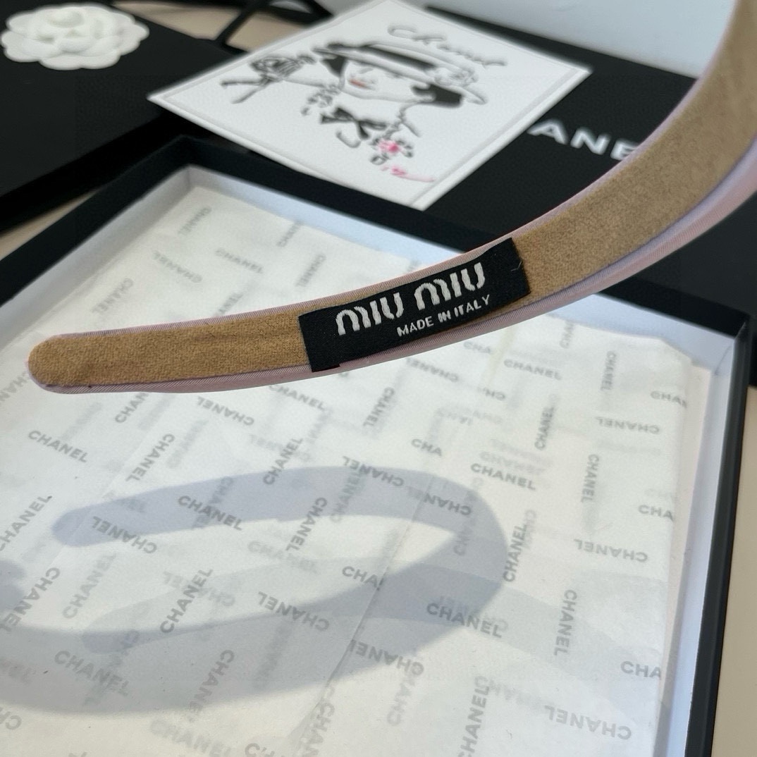 🆕

miumiu缪缪新款发箍