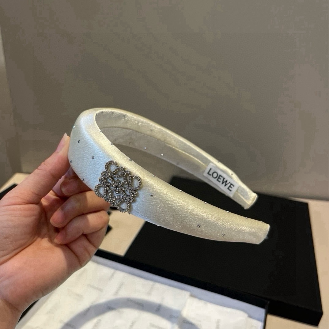 🆕

LOEWE罗意威发箍