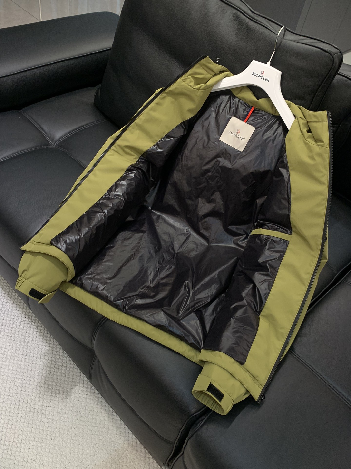 ，Moncler 蒙口，2025秋冬最新品，专柜同步有售，原单狠货，时尚休闲➕薄棉连帽夹克外套，上身舒适
