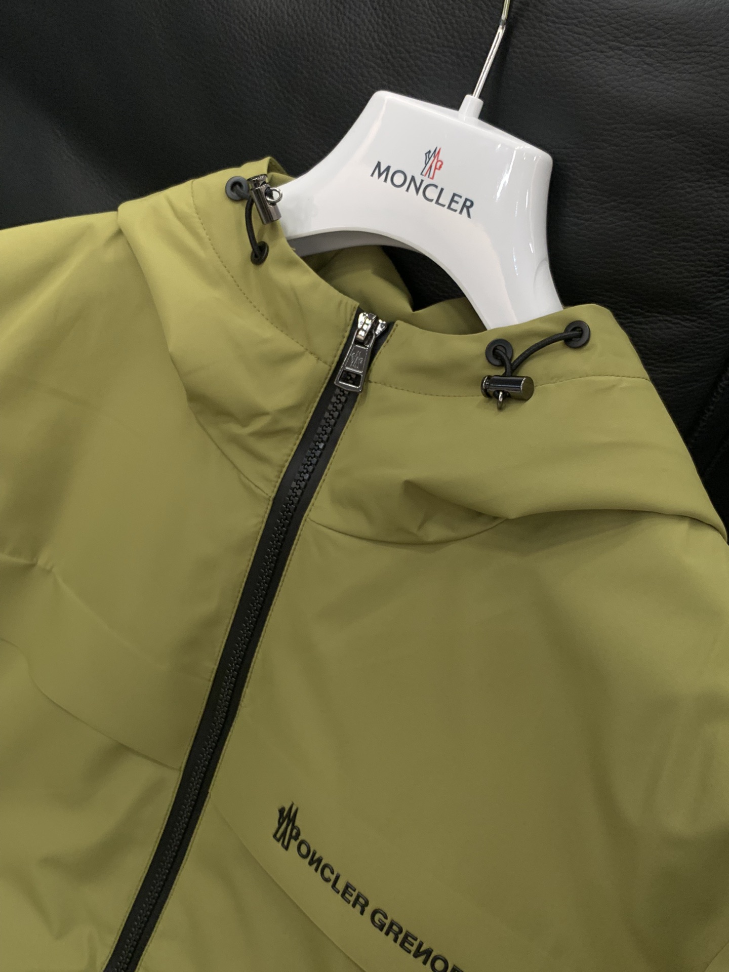 ，Moncler 蒙口，2025秋冬最新品，专柜同步有售，原单狠货，时尚休闲➕薄棉连帽夹克外套，上身舒适