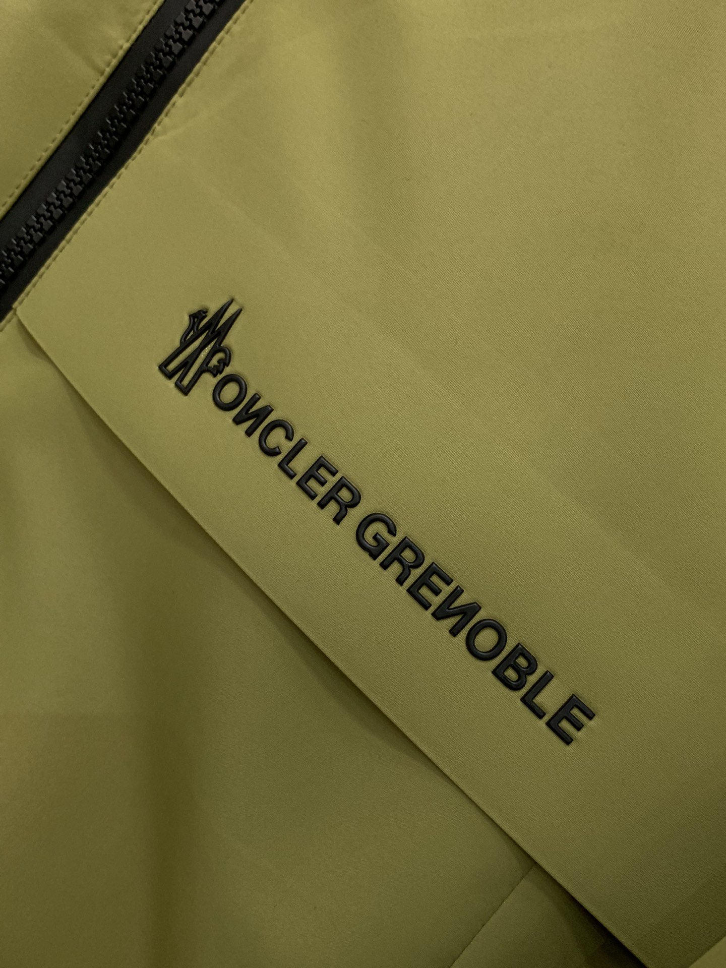 ，Moncler 蒙口，2025秋冬最新品，专柜同步有售，原单狠货，时尚休闲➕薄棉连帽夹克外套，上身舒适