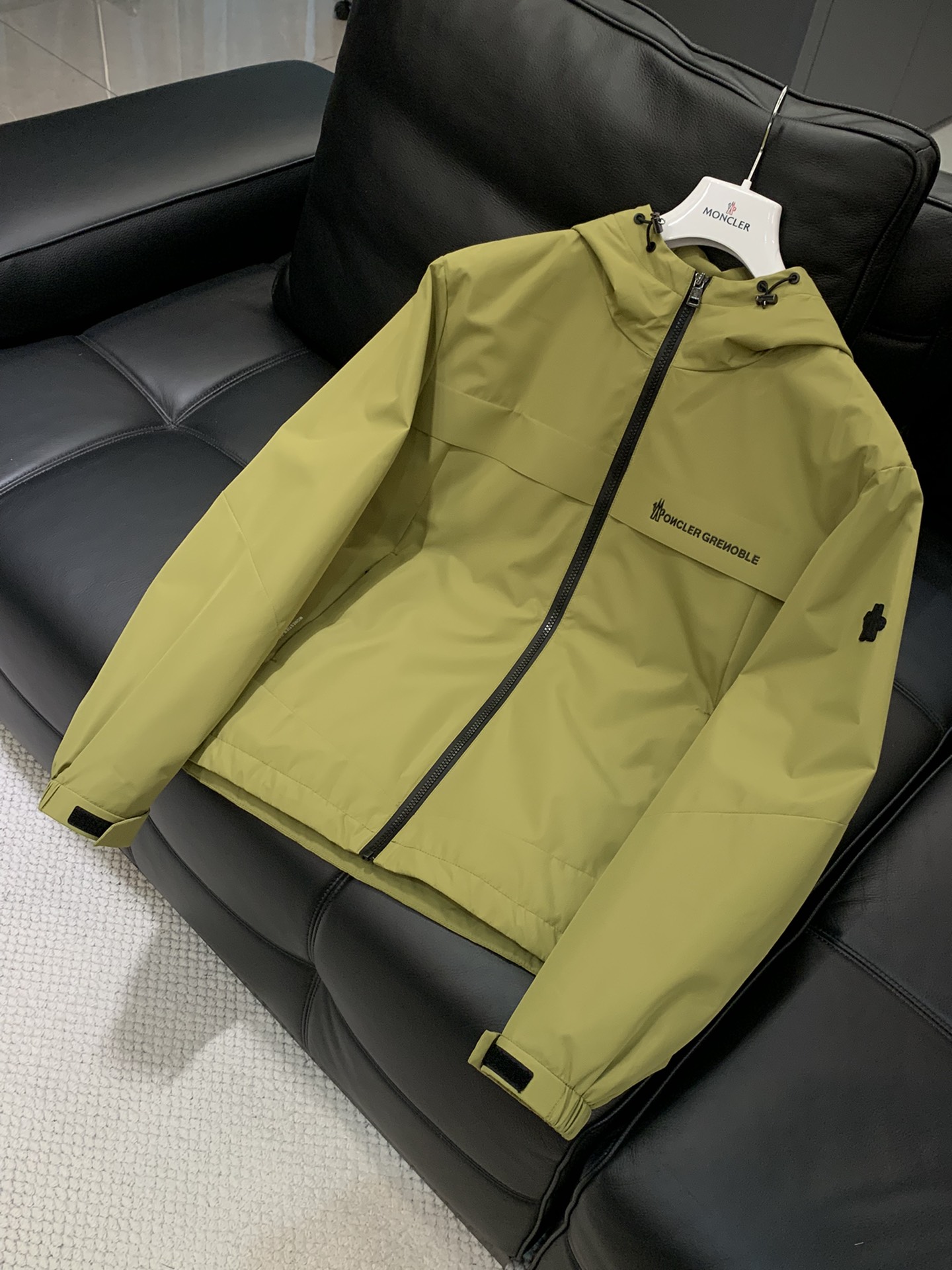 ，Moncler 蒙口，2025秋冬最新品，专柜同步有售，原单狠货，时尚休闲➕薄棉连帽夹克外套，上身舒适
