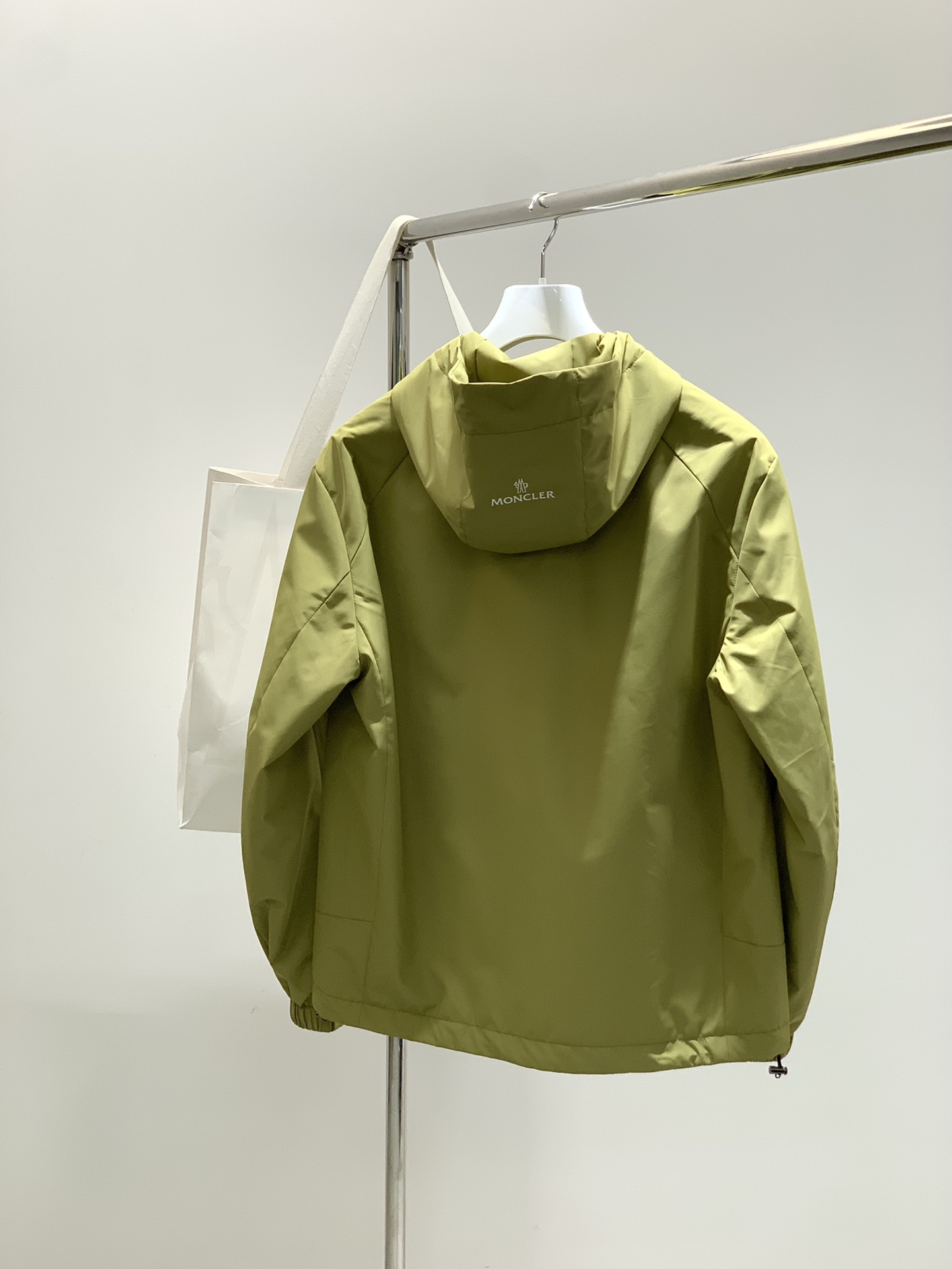 ，Moncler 蒙口，2025秋冬最新品，专柜同步有售，原单狠货，时尚休闲➕薄棉连帽夹克外套，上身舒适