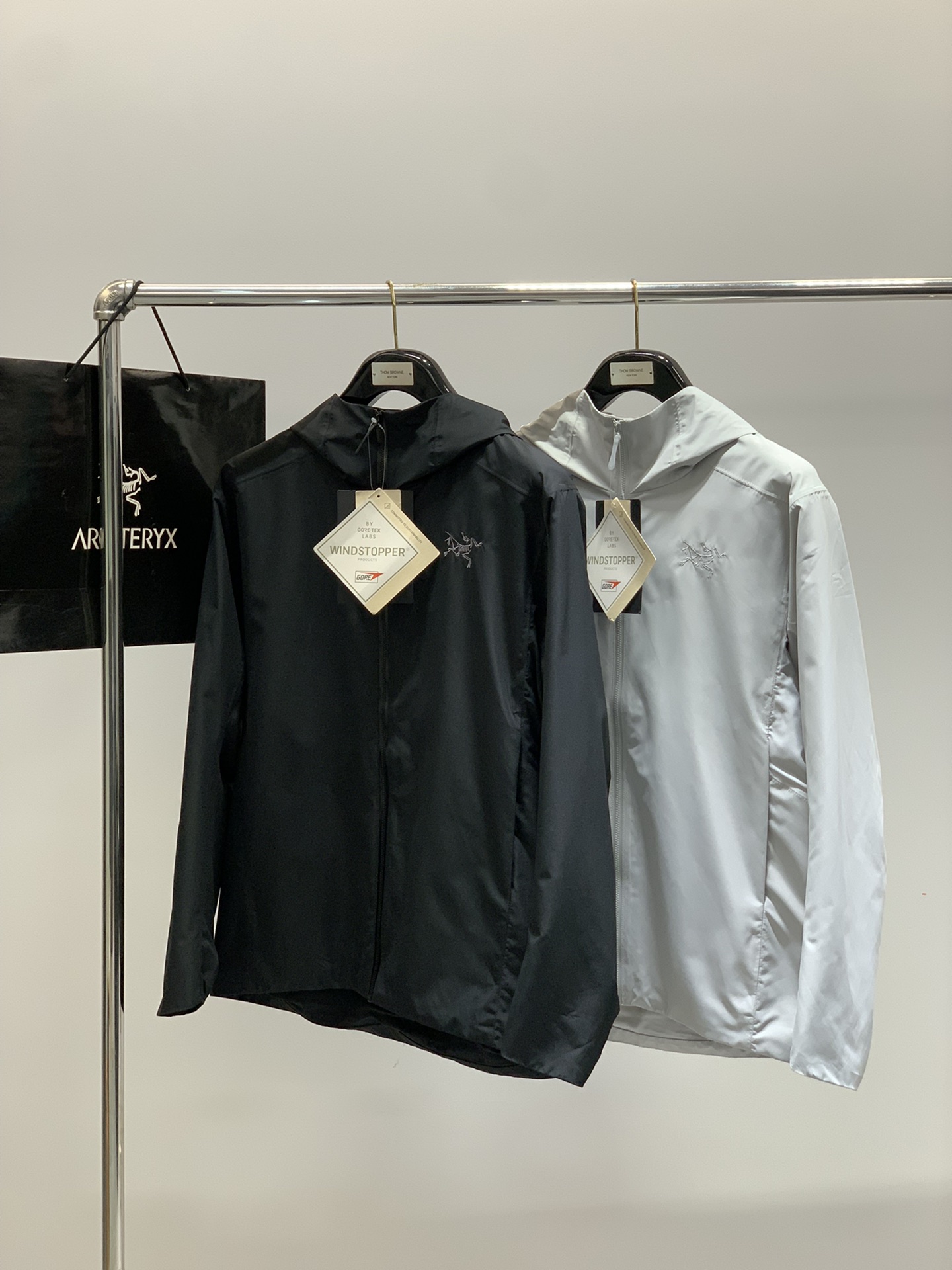 ，ARCTERYX 始祖鸟，2025秋季AW新品，时尚休闲连帽外套，专柜同步有售，原单狠货，进口原版面料