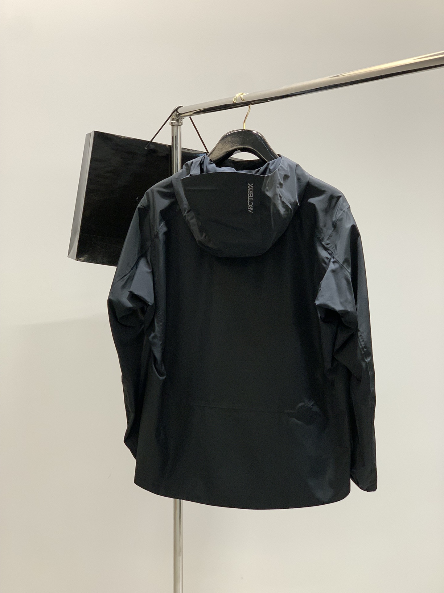 ，ARCTERYX 始祖鸟，2025秋季AW新品，时尚休闲连帽外套，专柜同步有售，原单狠货，进口原版面料