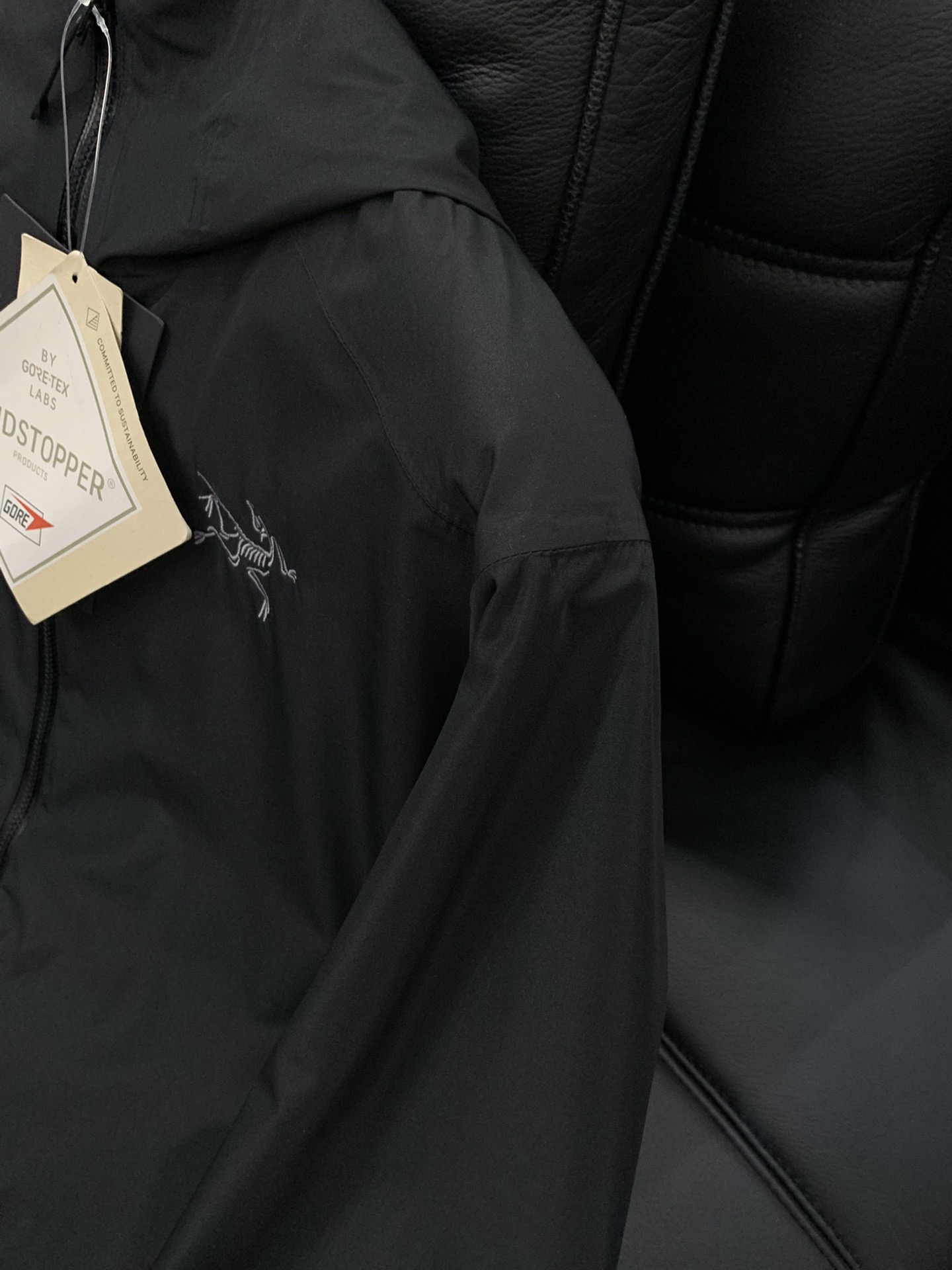 ，ARCTERYX 始祖鸟，2025秋季AW新品，时尚休闲连帽外套，专柜同步有售，原单狠货，进口原版面料