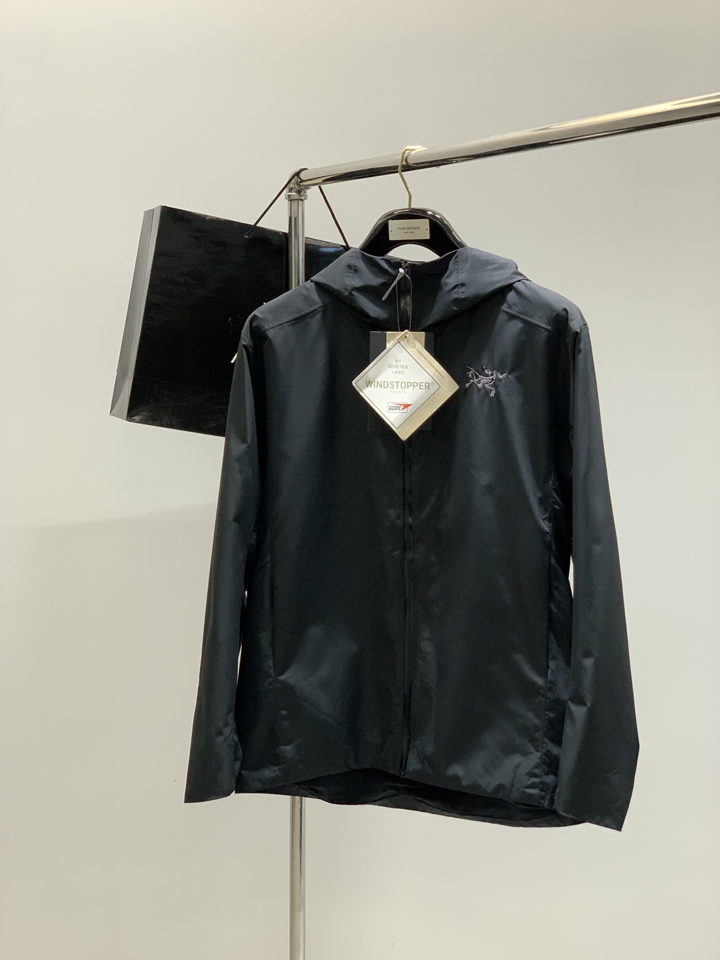 ，ARCTERYX 始祖鸟，2025秋季AW新品，时尚休闲连帽外套，专柜同步有售，原单狠货，进口原版面料