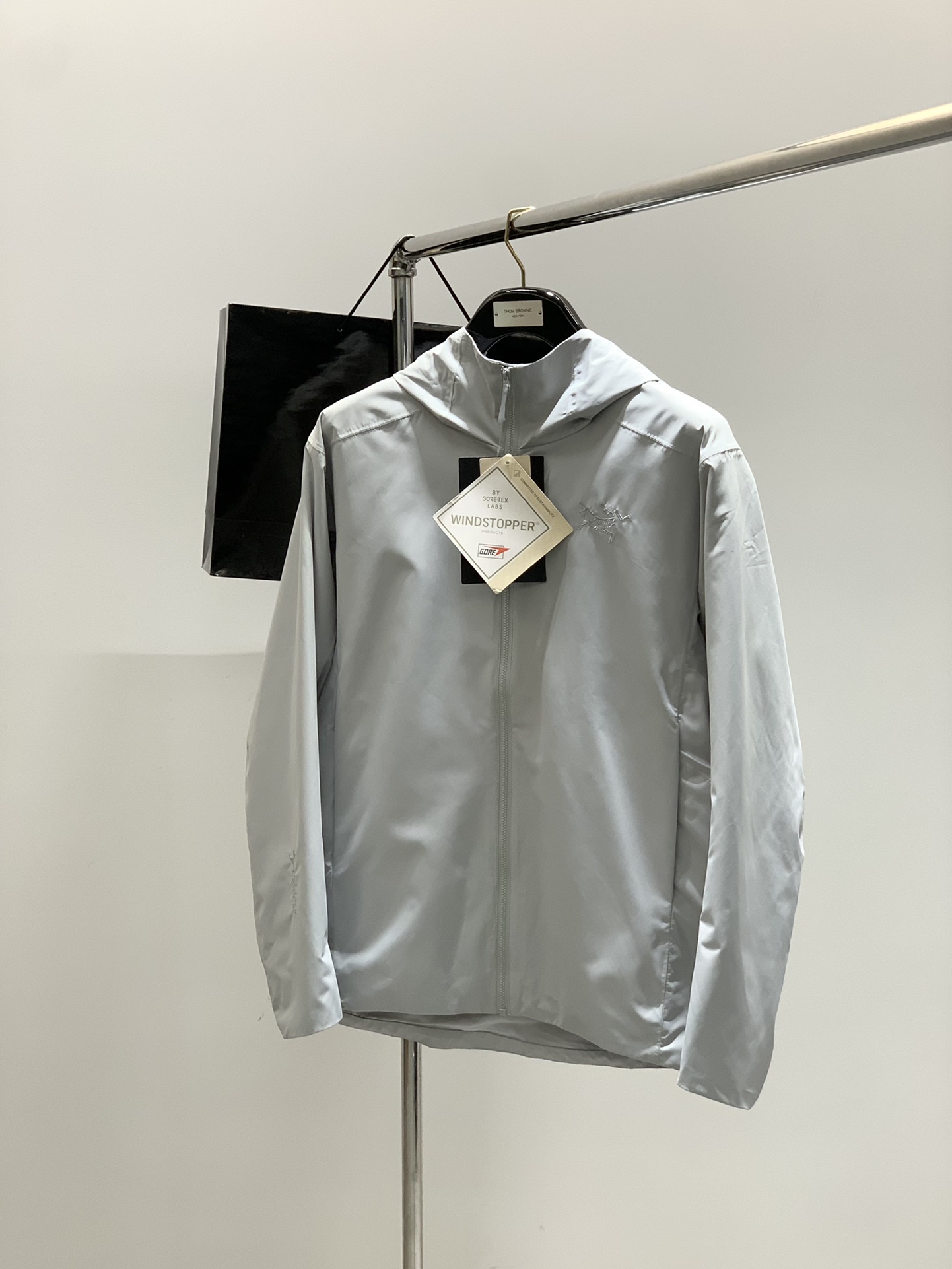 ，ARCTERYX 始祖鸟，2025秋季AW新品，时尚休闲连帽外套，专柜同步有售，原单狠货，进口原版面料