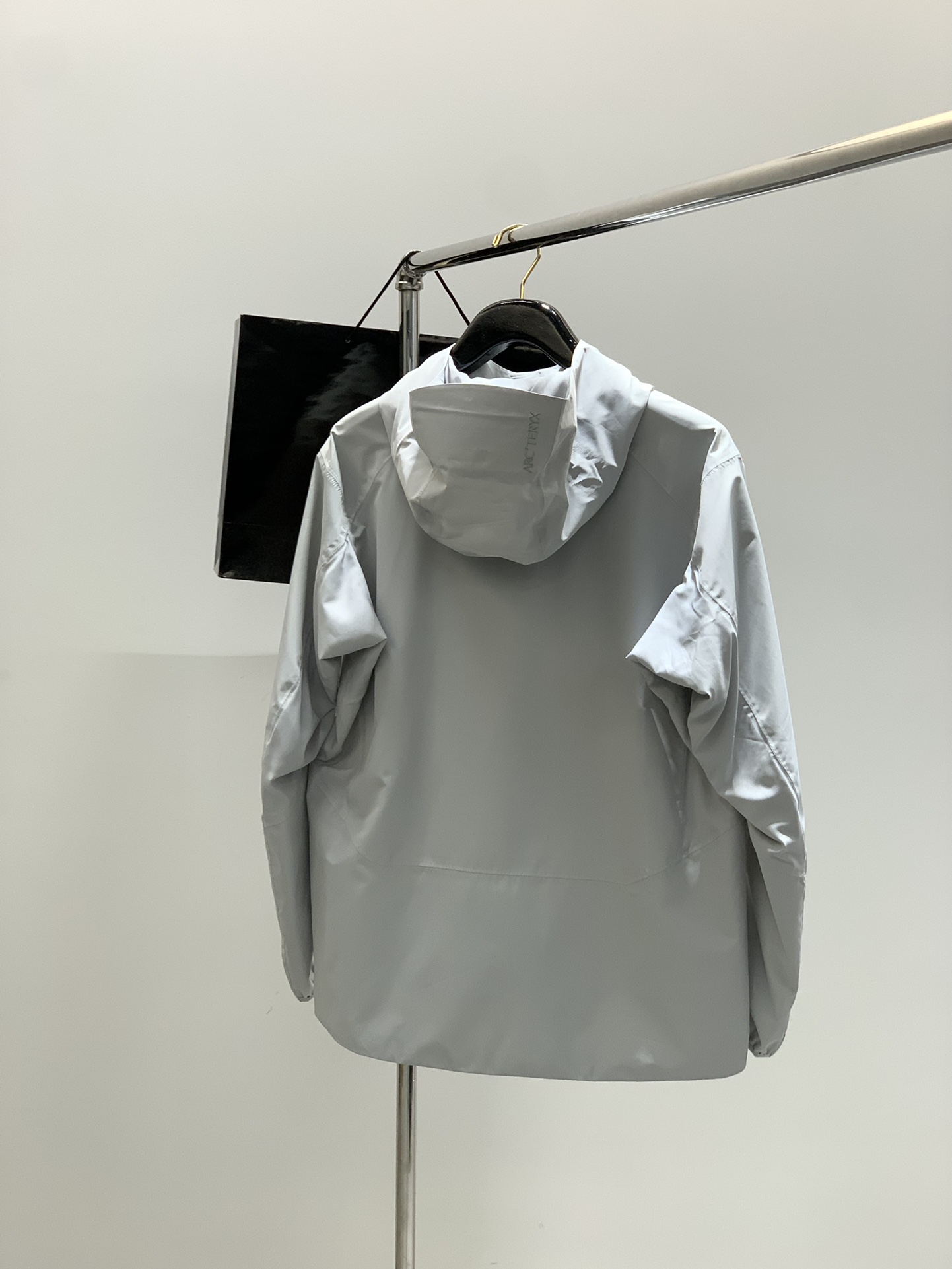 ，ARCTERYX 始祖鸟，2025秋季AW新品，时尚休闲连帽外套，专柜同步有售，原单狠货，进口原版面料