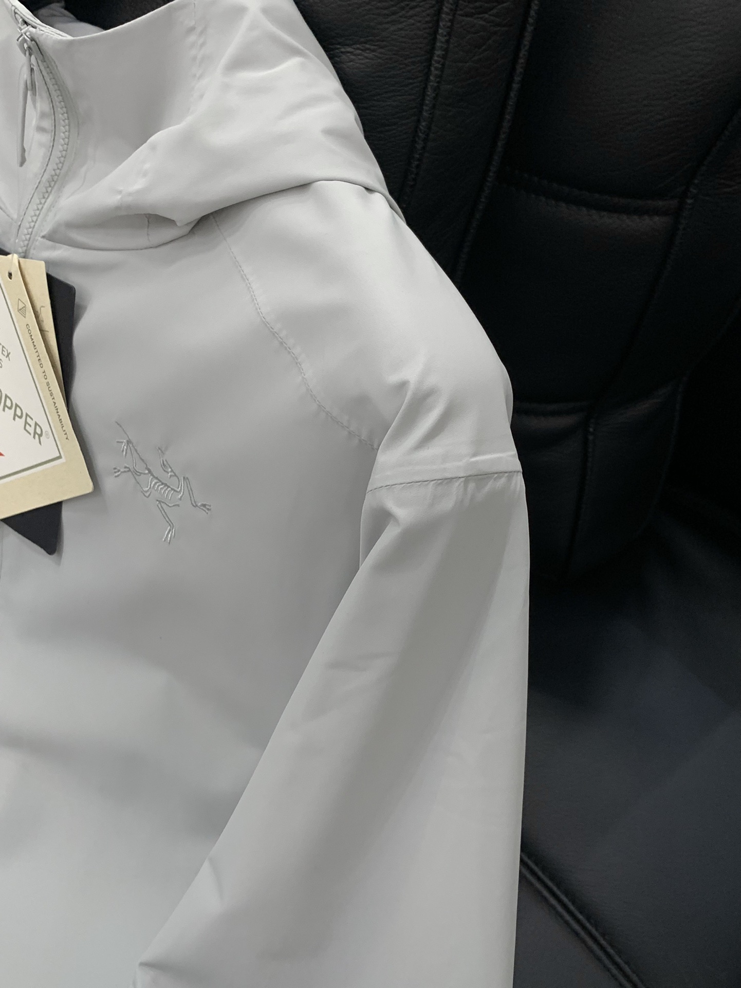 ，ARCTERYX 始祖鸟，2025秋季AW新品，时尚休闲连帽外套，专柜同步有售，原单狠货，进口原版面料