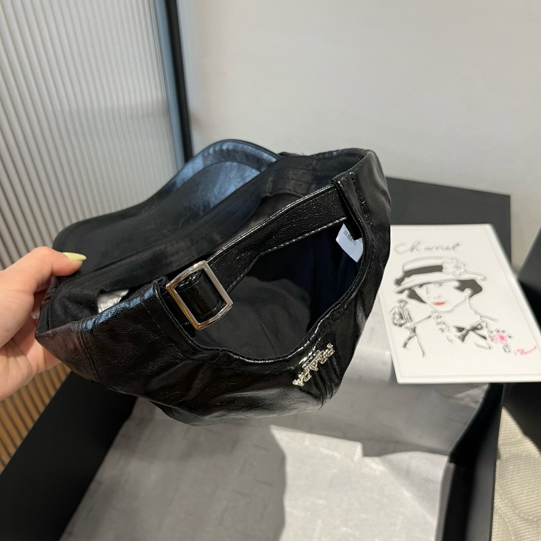 🆕

普拉达新款前进帽，高端定，头围57cm