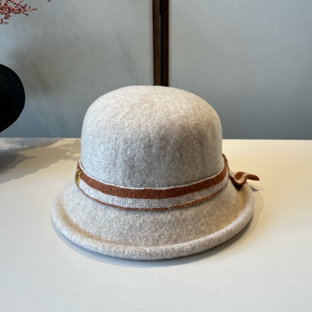 🆕

爱马仕新款羊毛卷边盆帽，不规则剪裁设计，头围57cm
