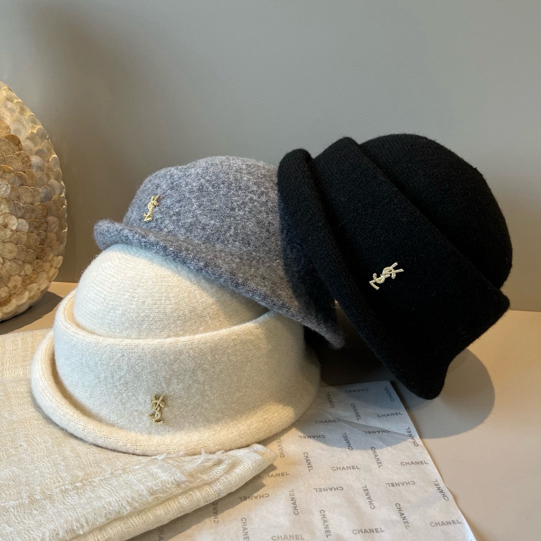 🆕

ysl圣罗兰新款羊毛卷边盆帽，不规则剪裁设计，头围57cm
