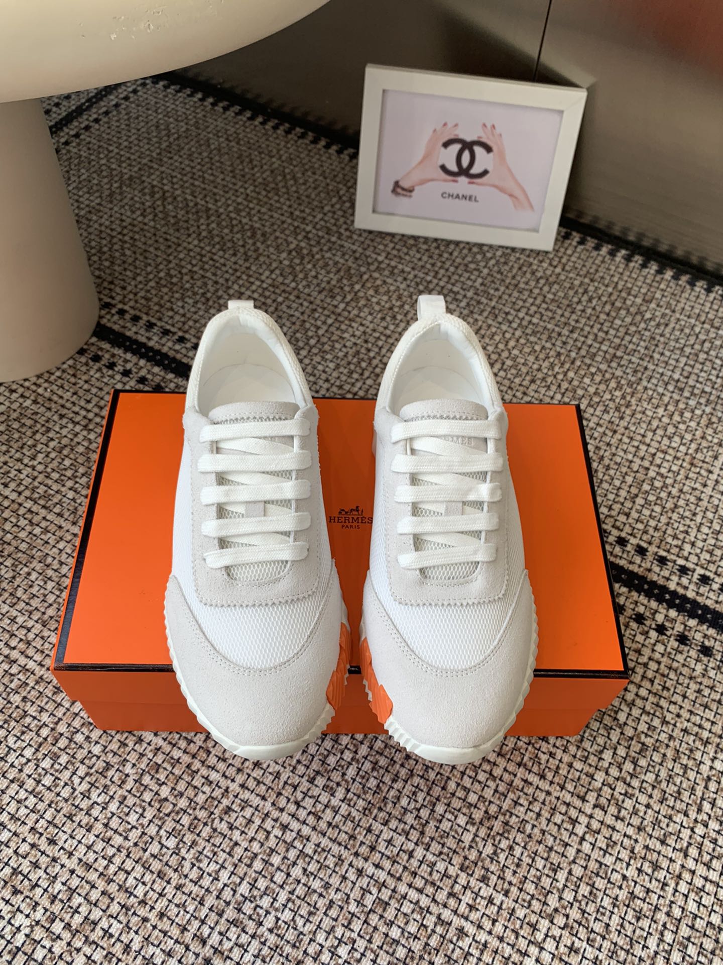 NO:511661,Top version: Women, Men's Hermes, Hermes, classic couples, casual sneakers, couples' casual shoes, sports dad shoes, combined with high-tech canvas and suede goatskin, decorated with exaggerated 'H' letters on the rubber sole, italic design and bright colors show vitality, continue brand design inspiration, walk around the city lightly, feel unrestrained and comfortable, original material, special fabric, wax velvet, inner breathable mesh + water dyed beef lining, large sole open mold TPU + rubber foam material, bottom thickness 3CM, size 35-46 (four 40. men 45.46 customized), casual shoes/sports, hermes, hermes, sneakers, sheepskin, chamois leather19860909顶级版本 女 男Hermes 爱马仕H家经典情侣款 休闲运动鞋 情侣款休闲之履运动老爹鞋结合高科技帆布与麂皮山羊皮 在橡胶鞋底上饰以夸张“H”字母 斜体设计和鲜艳色彩展现活力 延续品牌设计灵感 轻盈漫步都市 感受无拘舒适 面料原版材质特殊布料和牛反绒 内里透气网布+水染牛里 大底开模TPU+橡胶发泡材质 底厚3CM 码数35-46（女40.男45.46定做）,休闲鞋/运动鞋,hermes,hermes,sneakers,sheepskin,chamois leather,Women's Shoes