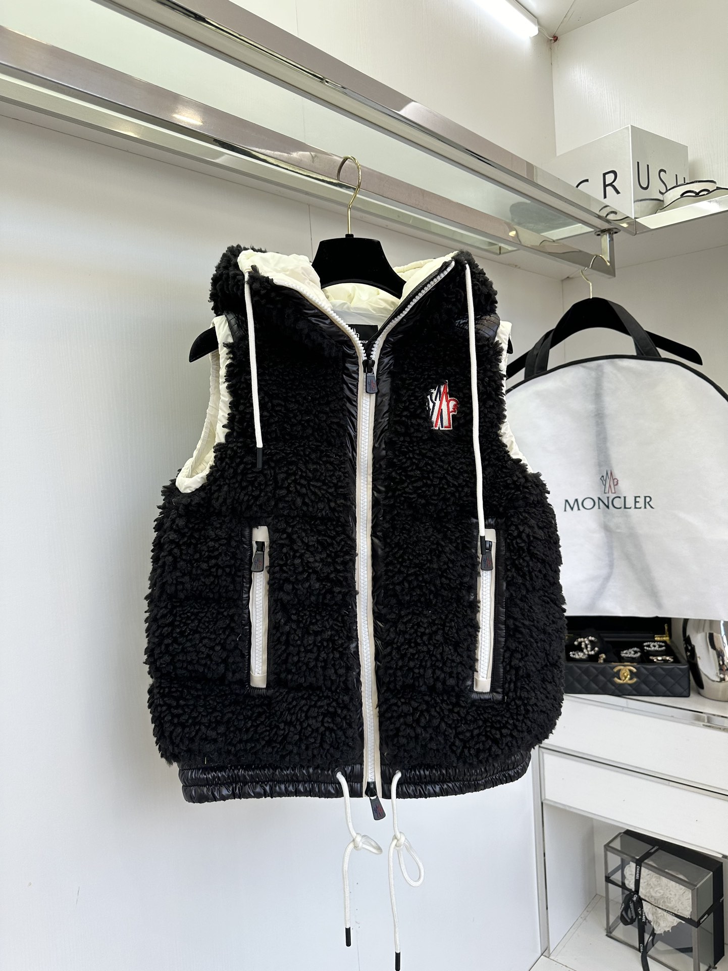 Moncler Inspired Padded Vest: Warm, Stylish, and Perfect for Autumn/Winter 6 i1757124404 2038 4