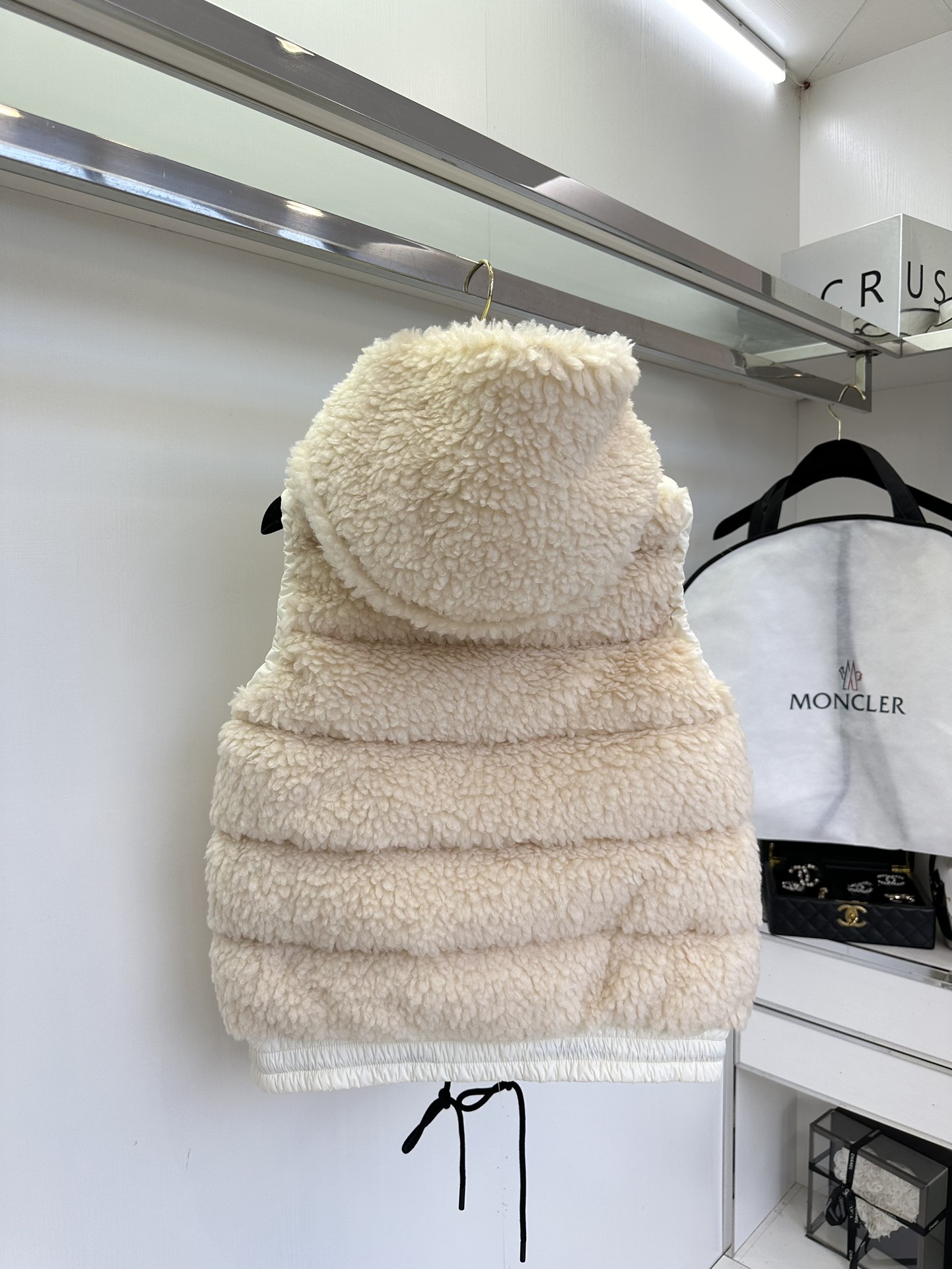 Moncler Inspired Padded Vest: Warm, Stylish, and Perfect for Autumn/Winter 10 i1757124404 899 8
