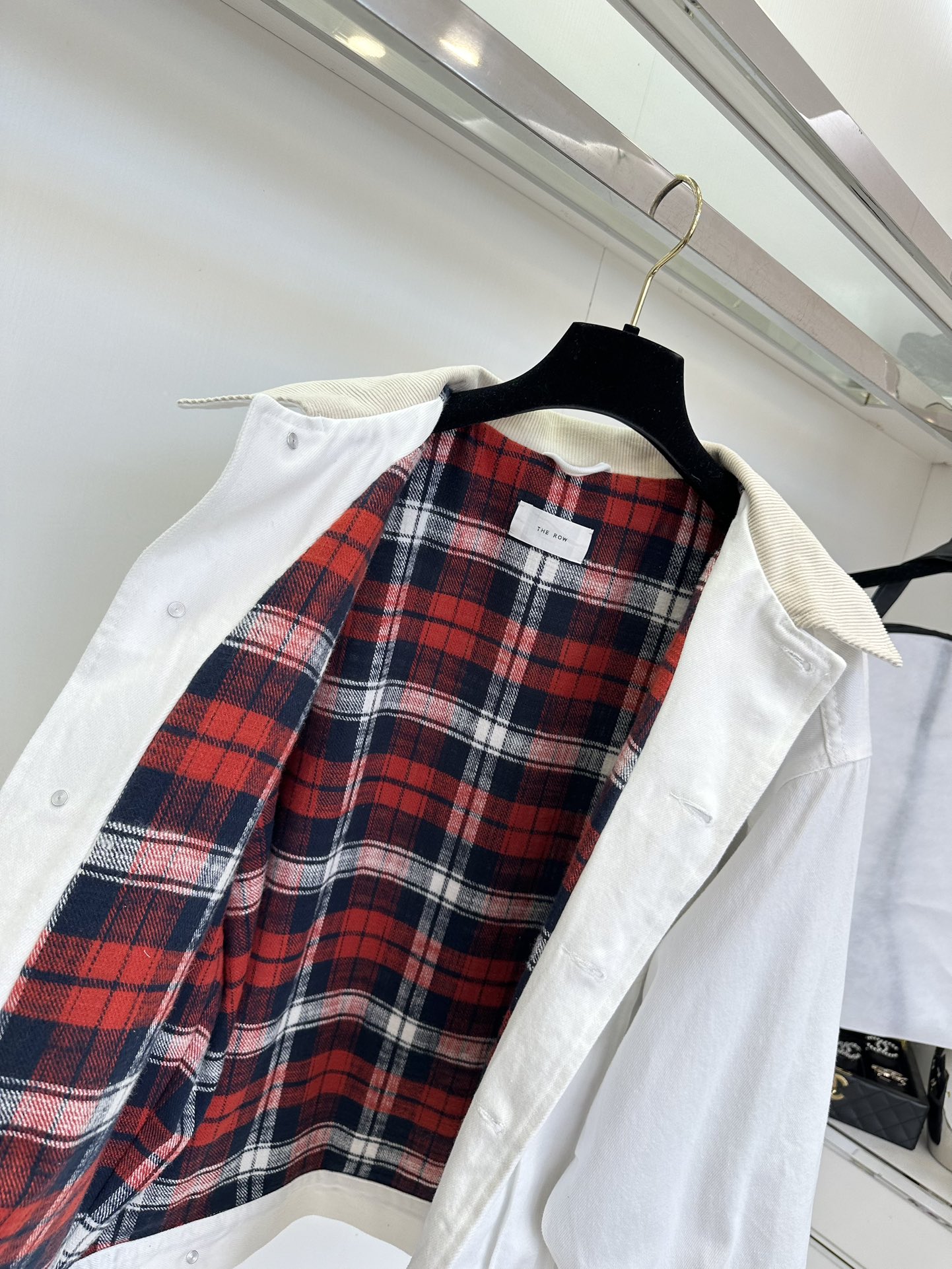 25 F 今年的秋冬款真的太顶了 对于一个对于牛仔有执着喜爱的人 对这件牛仔外套 我是真的一点儿抵抗力都