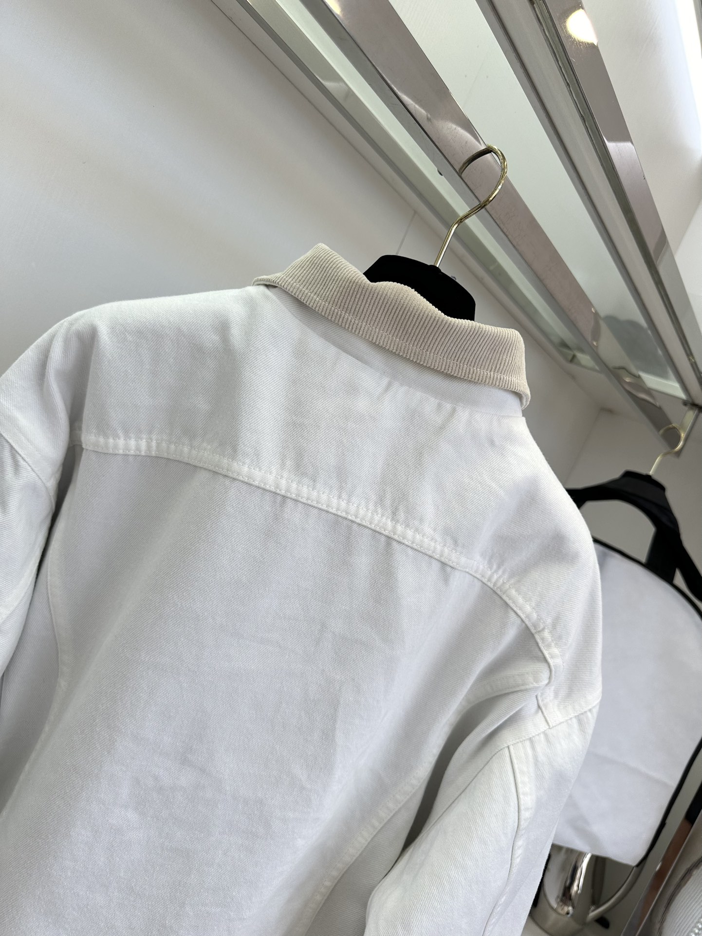 25 F 今年的秋冬款真的太顶了 对于一个对于牛仔有执着喜爱的人 对这件牛仔外套 我是真的一点儿抵抗力都