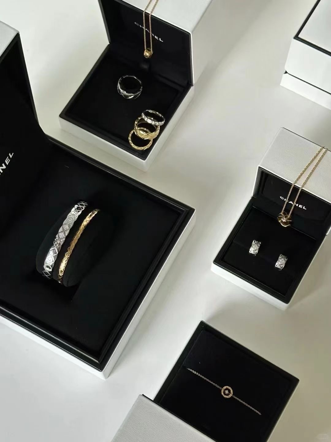 一件精美的首饰,是写给自己的一首小诗