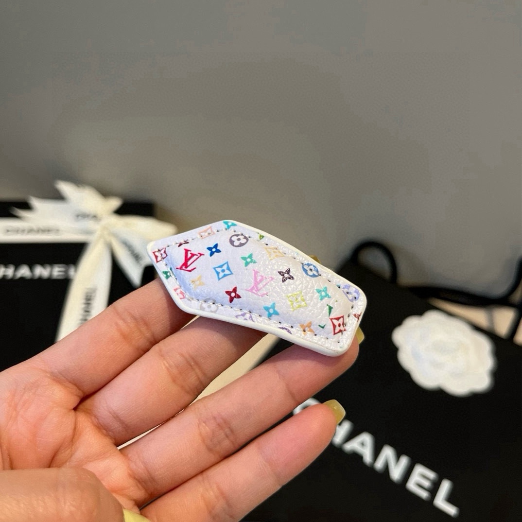 NO:371405,(Single) LV Louis Vuitton new hairpin hairpin, hairpin, louis vuitton, louis vuitton, hairpins19860909（单个） LV路易威登新款发夹发夹,发夹,louis vuitton,louis vuitton,hairpins,accessory