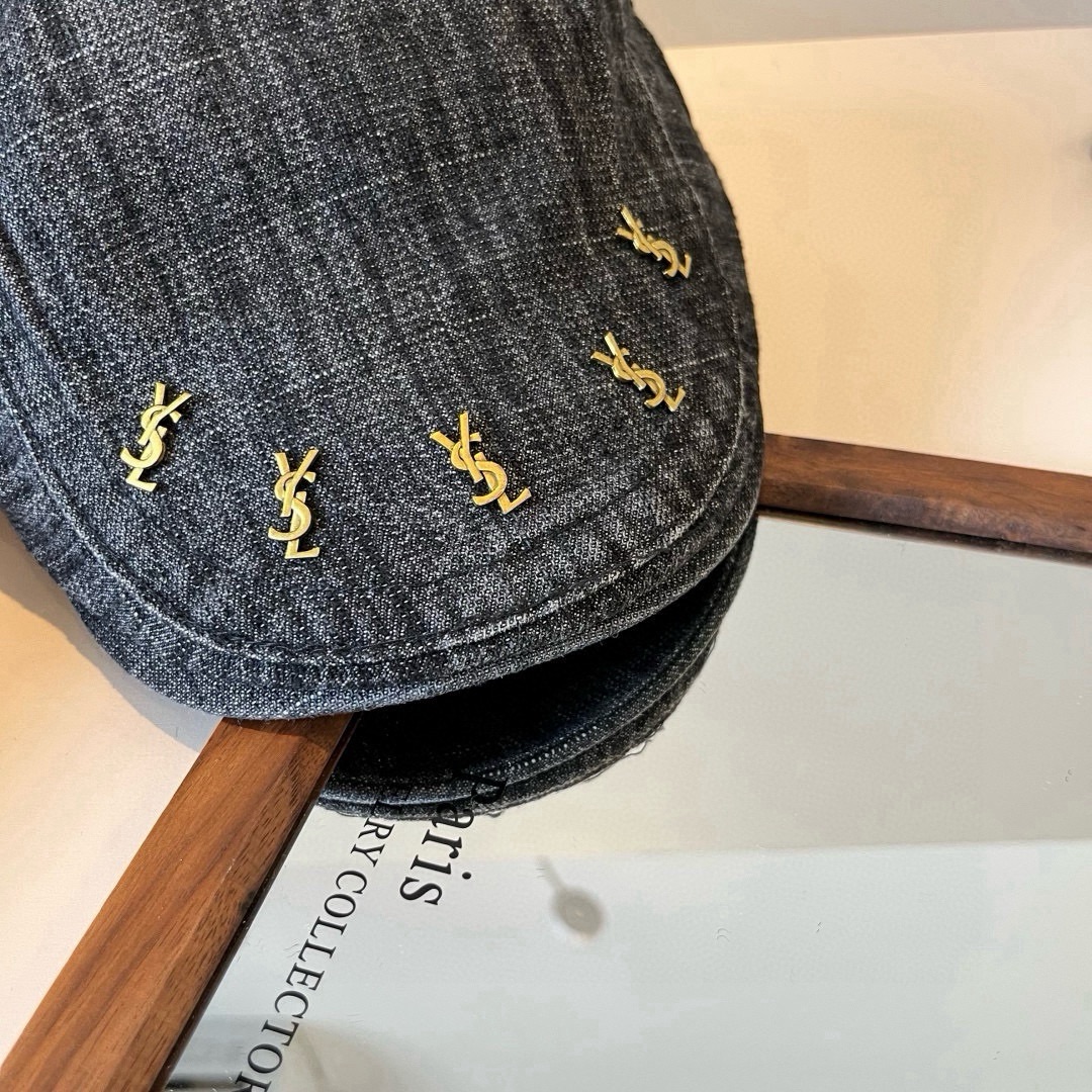 🆕

圣罗兰复古风前进鸭舌帽，高级百搭，头围57cm