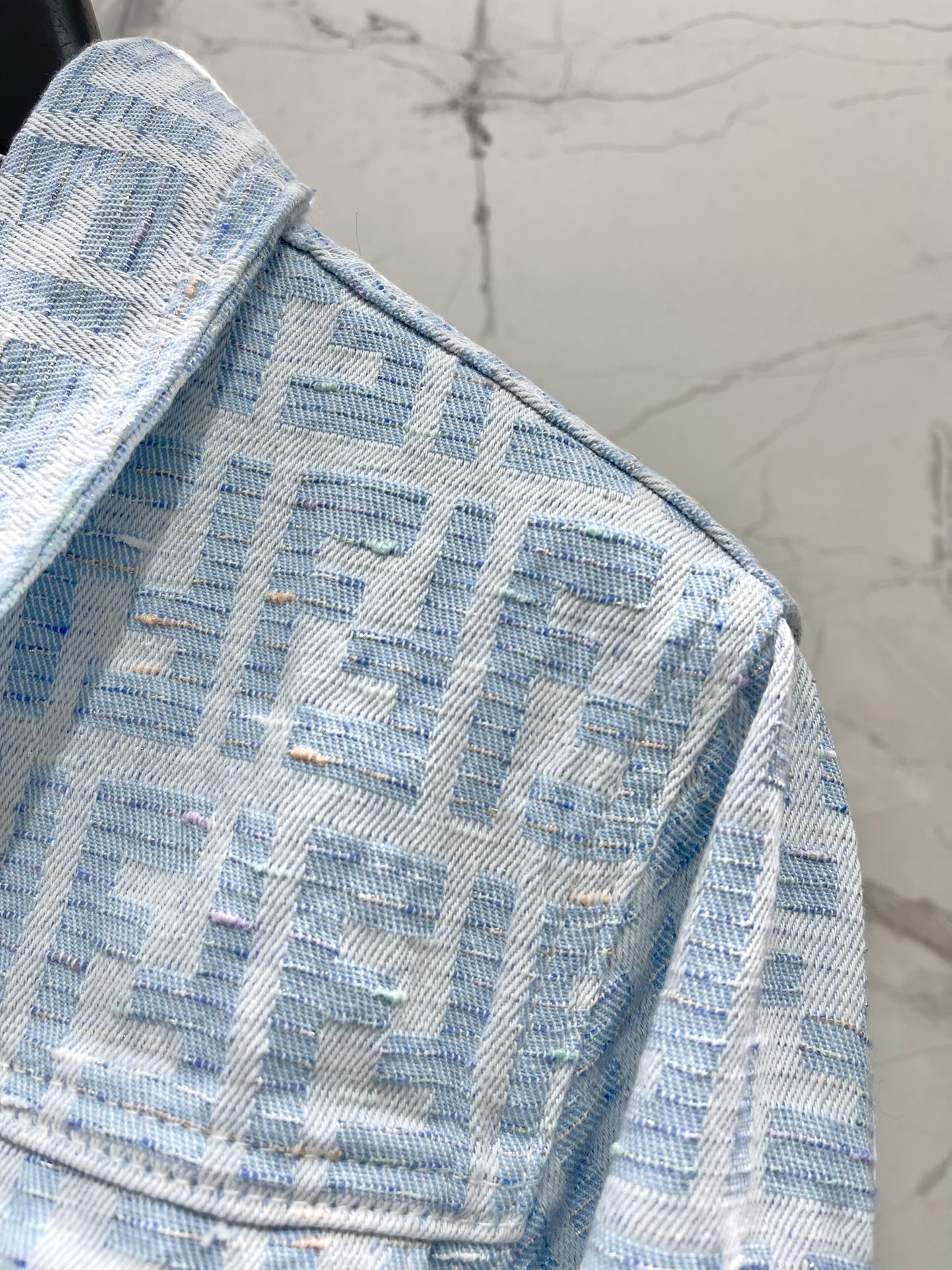 𝗙𝗘𝗡𝗗* 芬迪新款字母提花满印翻领外套🔠【字母提花の小心机】🔠▫️满印FENDI字母提花，低调又高级！