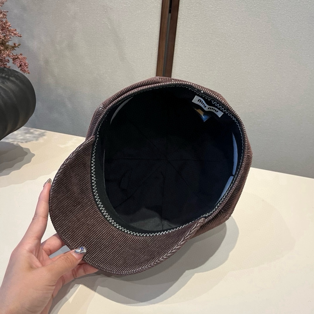 🆕

miumiu缪缪新款鸭舌画家帽，头围57cm