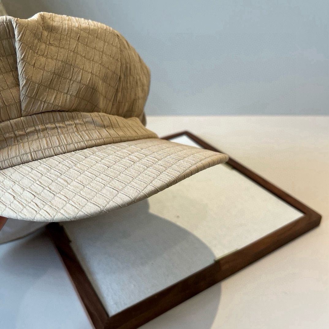 🆕

Celine赛琳新款鸭舌画家帽，秋冬款，头围57cm