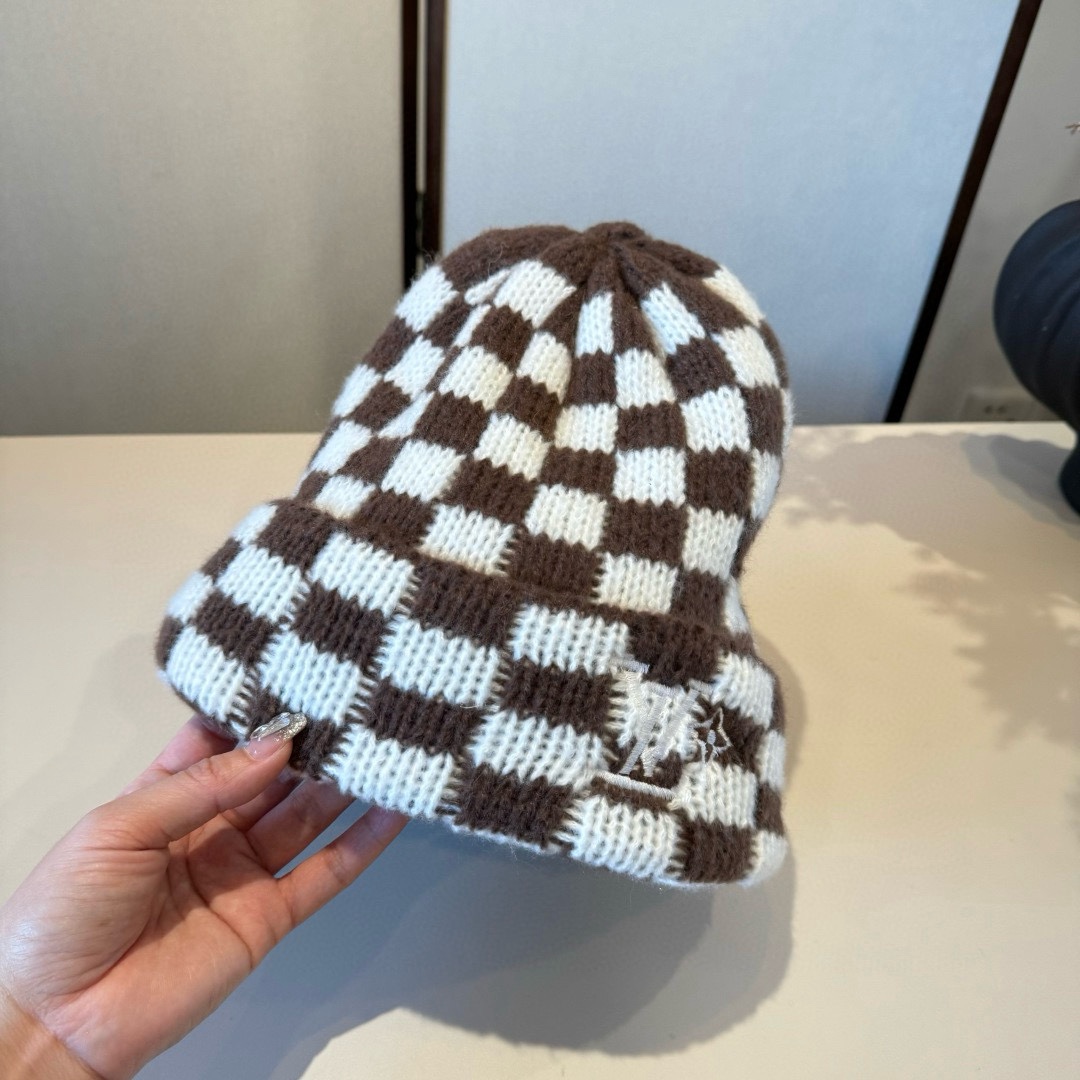 🆕

Lv路易威登棋盘格针织毛线帽，男女通用款