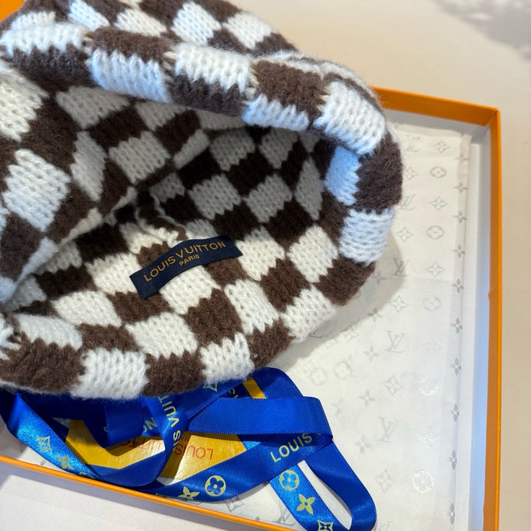 🆕

Lv路易威登棋盘格针织毛线帽，男女通用款