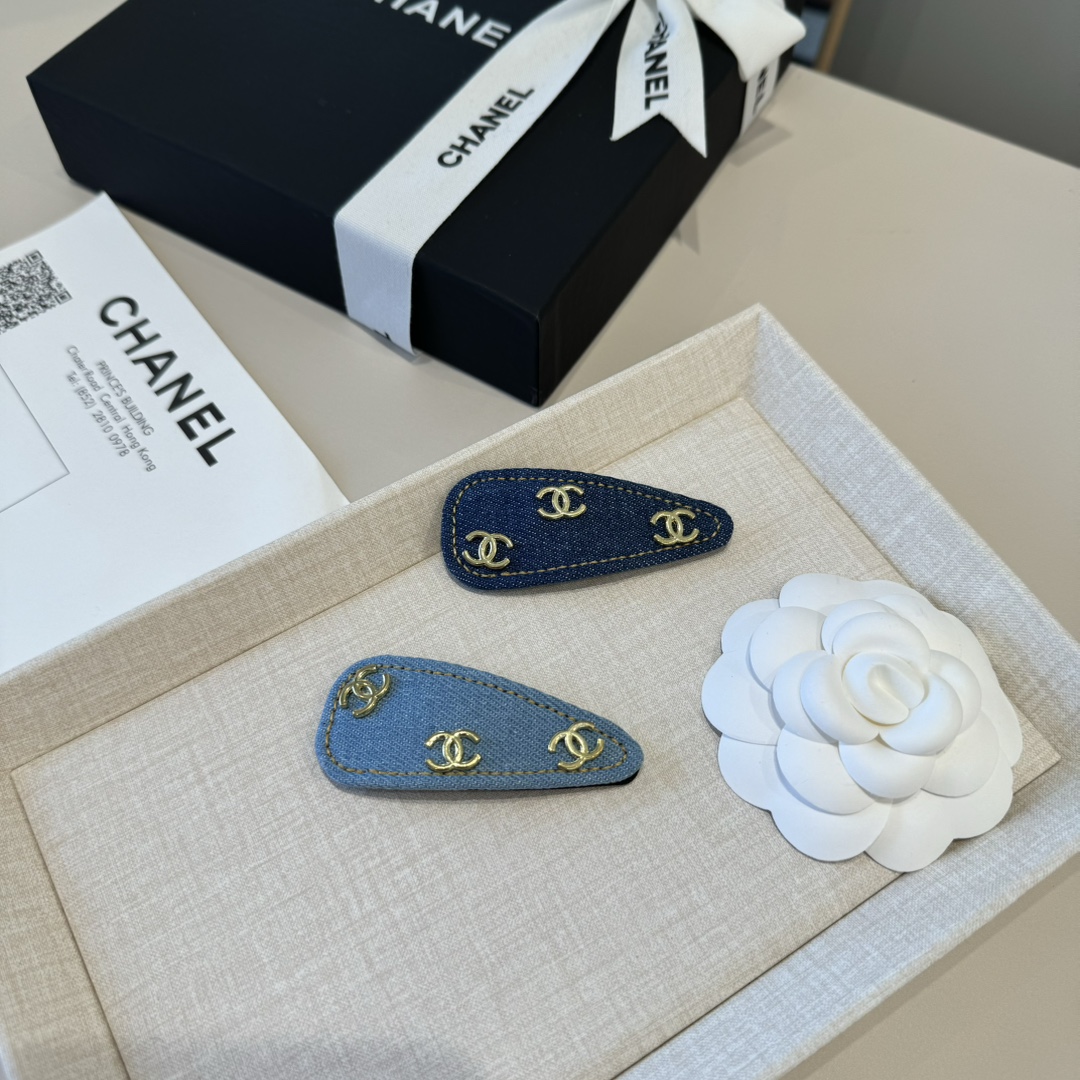 P60&yen;（单个）

Chanel香奈儿发夹
