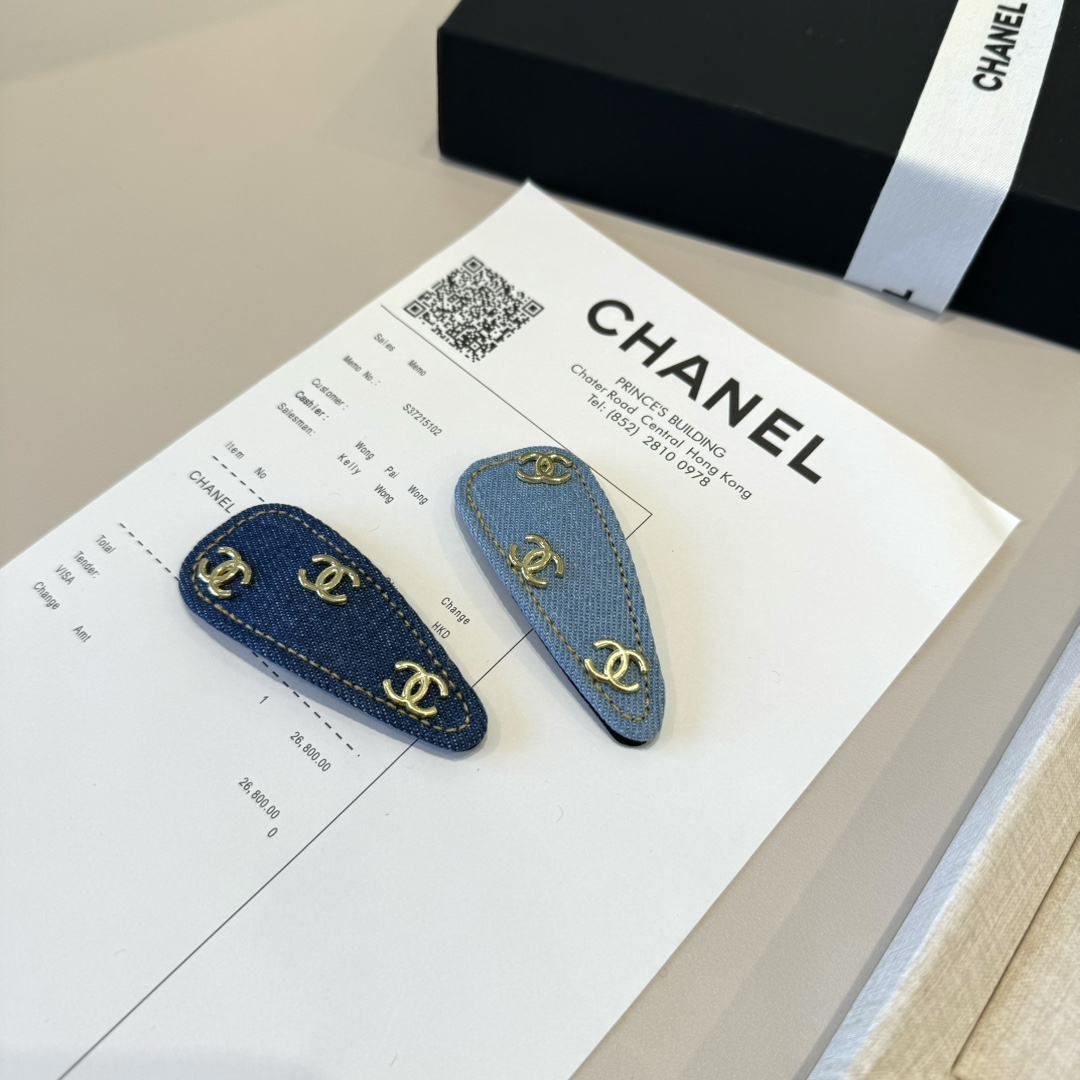 P60&yen;（单个）

Chanel香奈儿发夹
