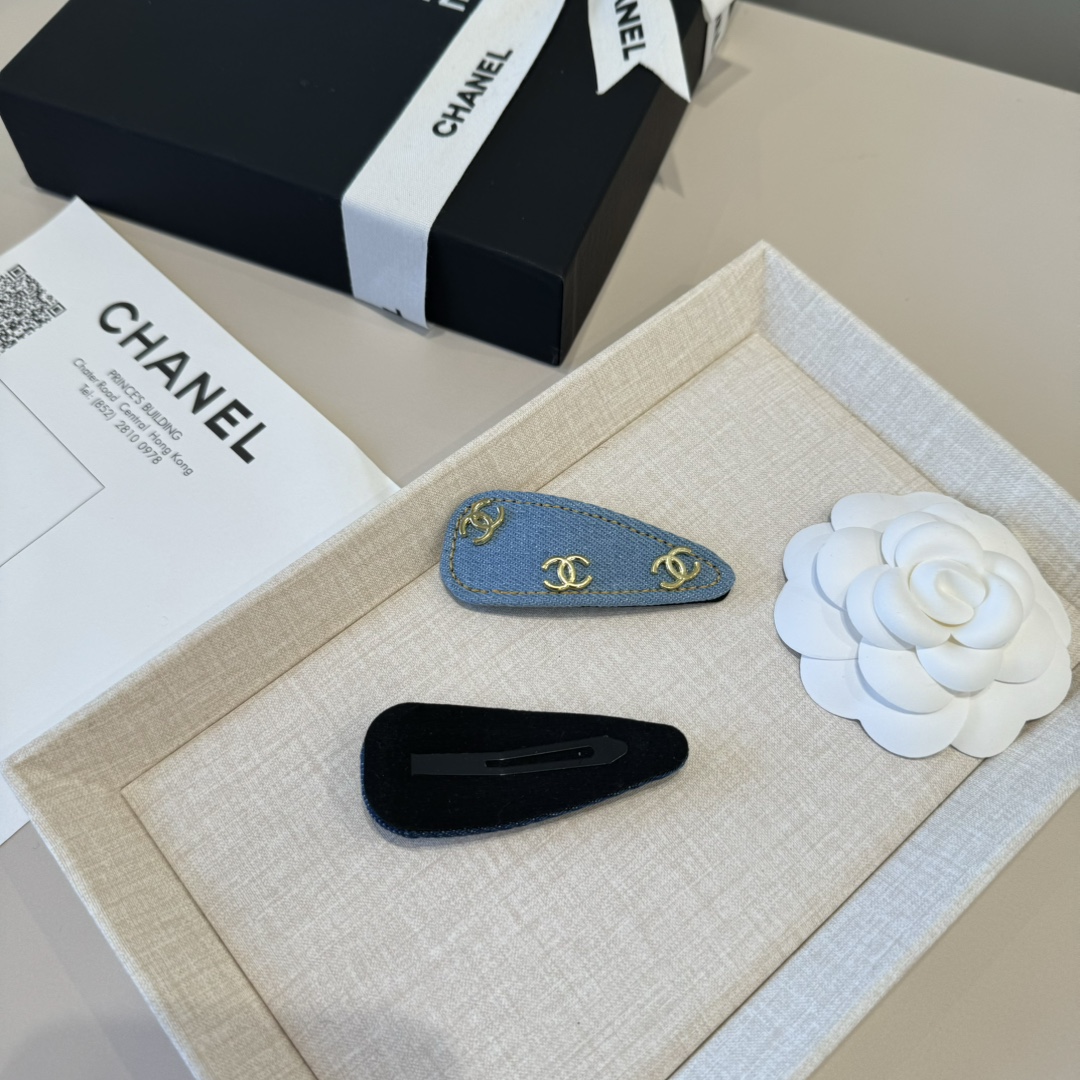 P60&yen;（单个）

Chanel香奈儿发夹
