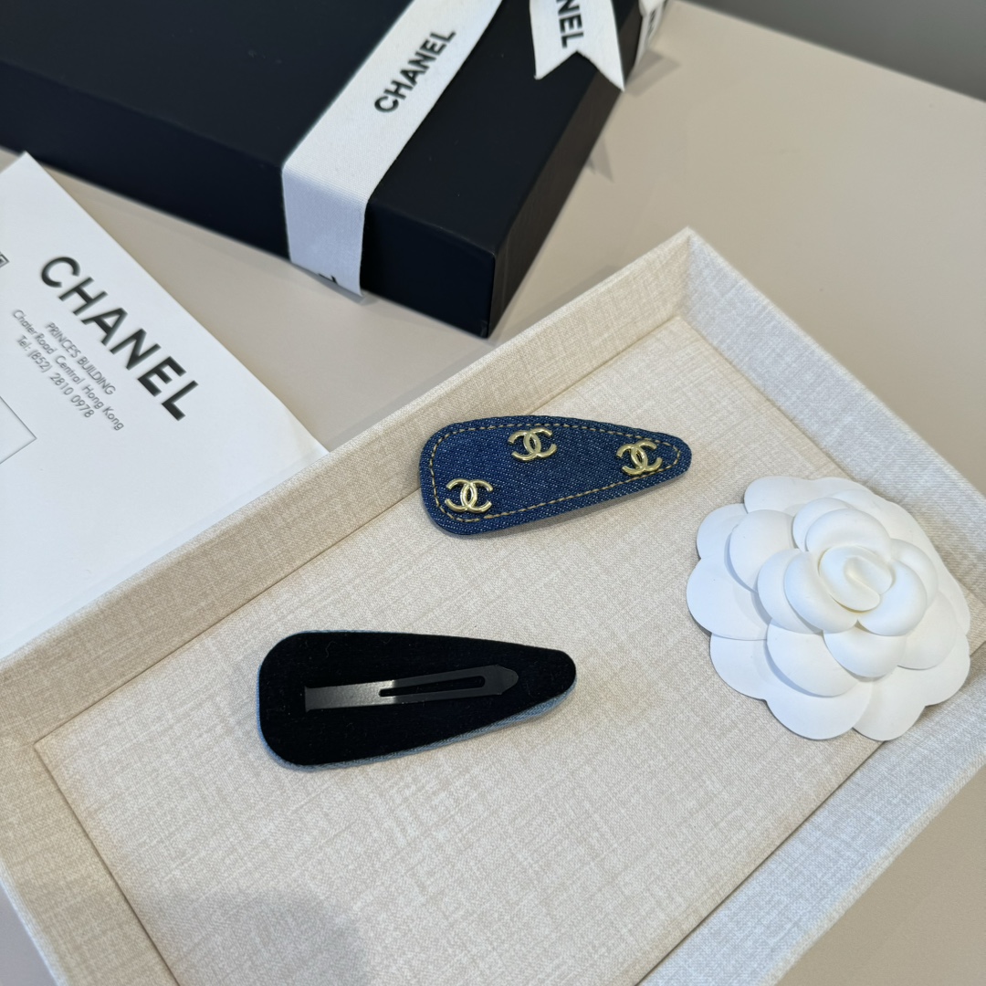 P60&yen;（单个）

Chanel香奈儿发夹
