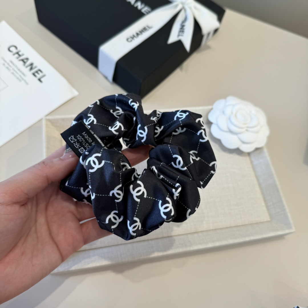 🆕

Chanel香奈儿发圈，绸缎面料，黑白两色