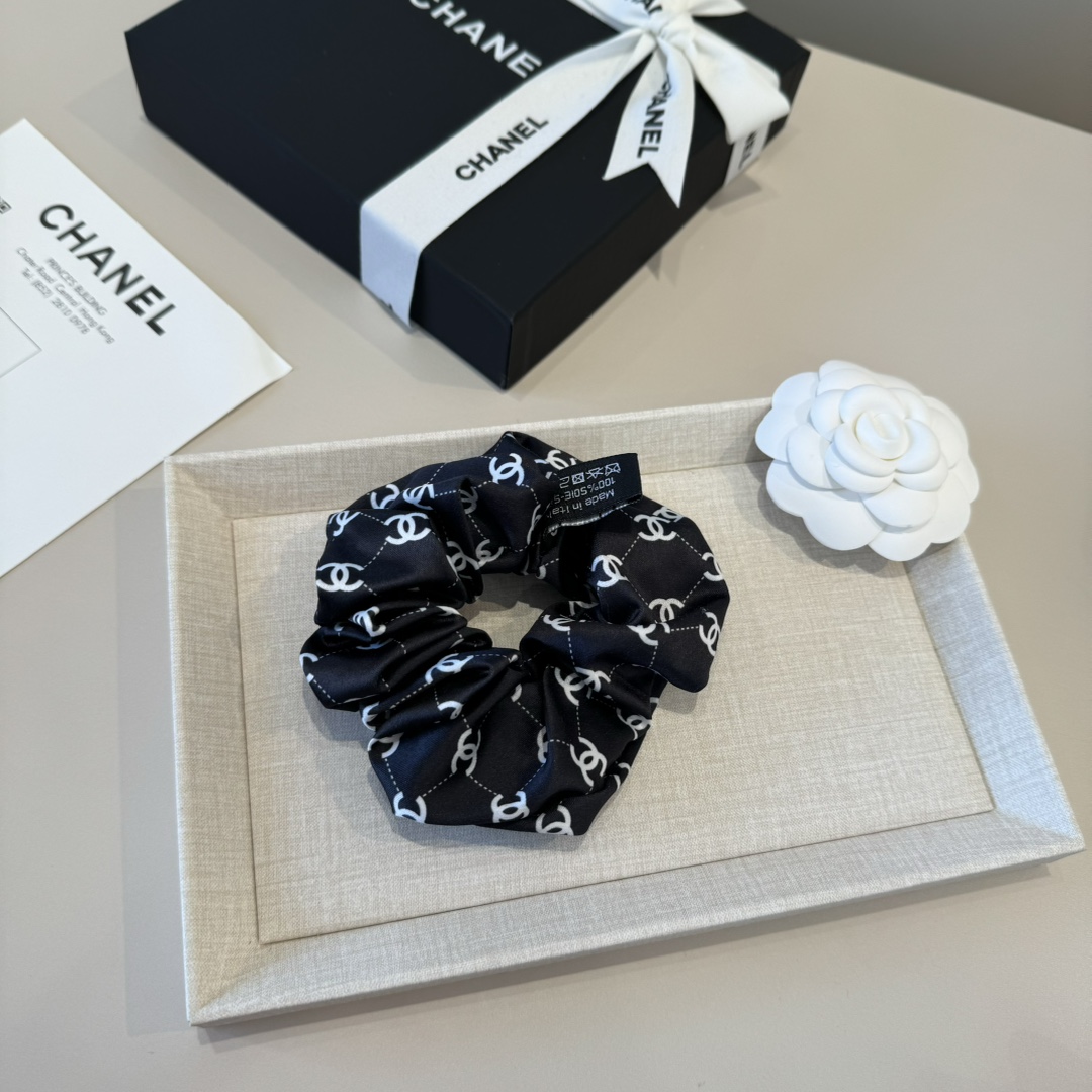 🆕

Chanel香奈儿发圈，绸缎面料，黑白两色