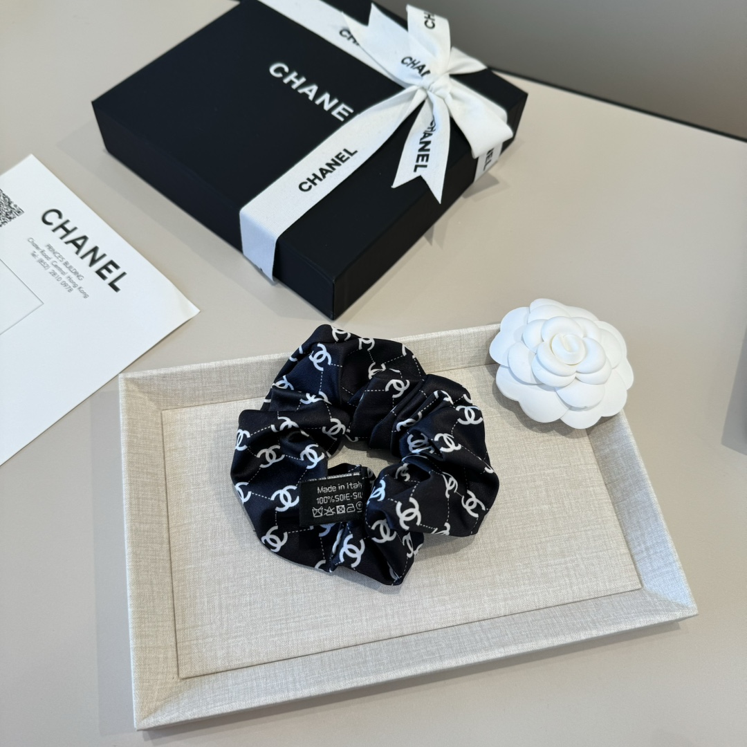 🆕

Chanel香奈儿发圈，绸缎面料，黑白两色