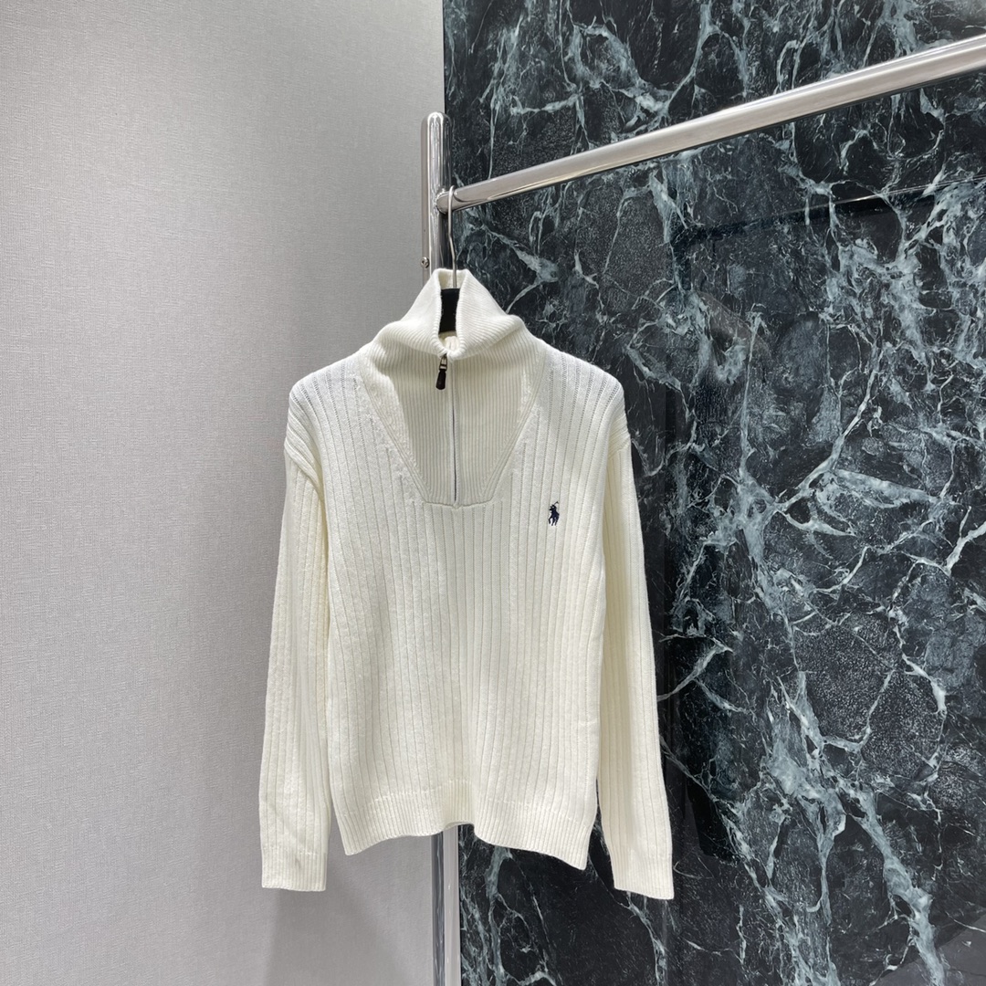 
拉夫 25早秋新款 高领针织开衫 胸前经典刺绣小马图案 凸显品牌格调 质感超软柔上身很显温柔哦 而且很