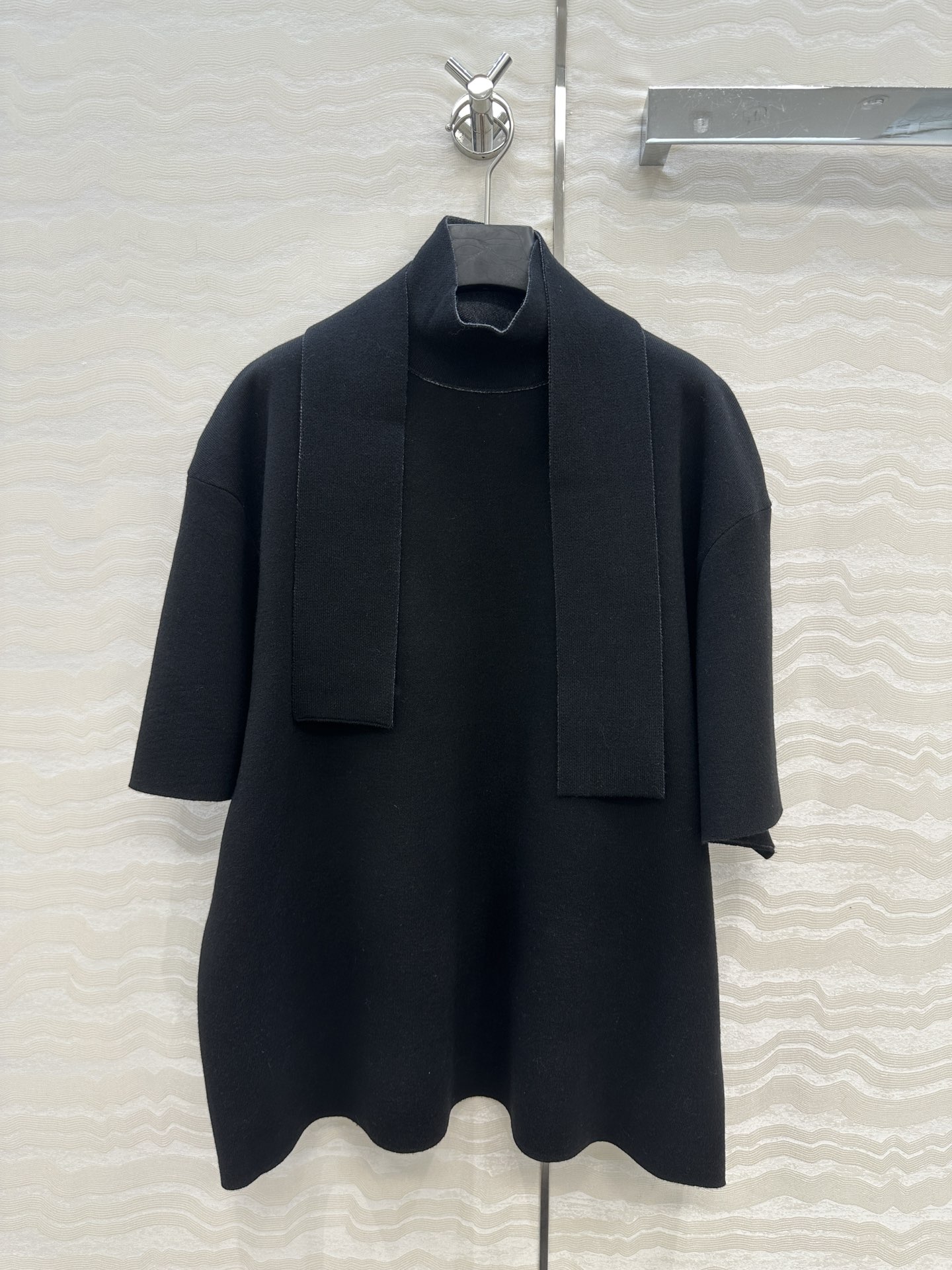 独家首发！原单品质❤️Row风长期主义，高智感穿搭秋冬必单造型神器！一飘带围脖设计高级羊毛短袖上衣。超正