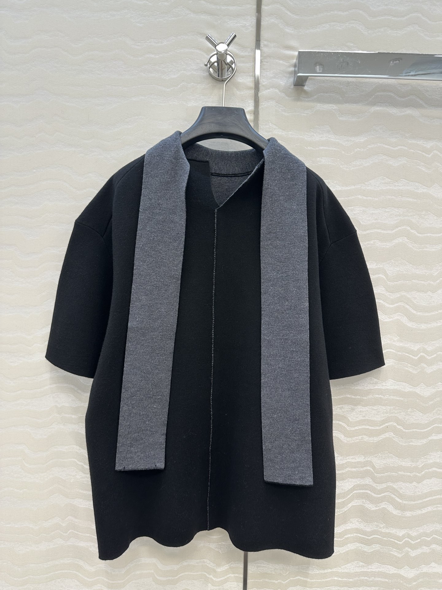 独家首发！原单品质❤️Row风长期主义，高智感穿搭秋冬必单造型神器！一飘带围脖设计高级羊毛短袖上衣。超正