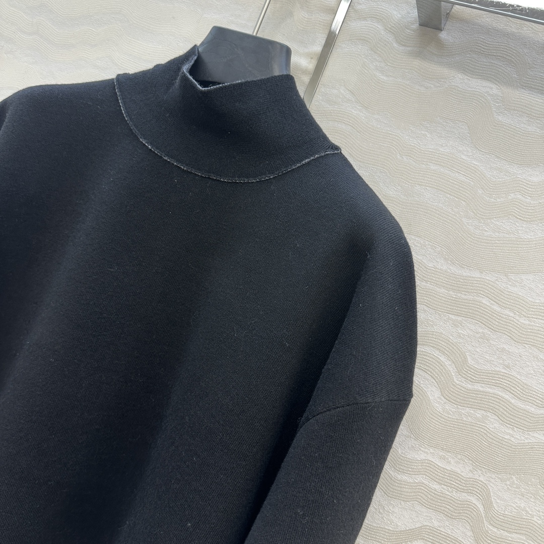 独家首发！原单品质❤️Row风长期主义，高智感穿搭秋冬必单造型神器！一飘带围脖设计高级羊毛短袖上衣。超正