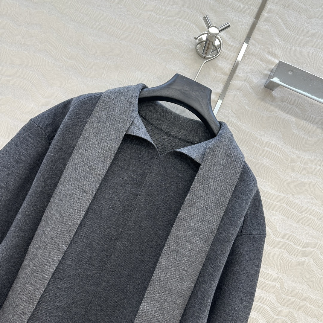 独家首发！原单品质❤️Row风长期主义，高智感穿搭秋冬必单造型神器！一飘带围脖设计高级羊毛短袖上衣。超正