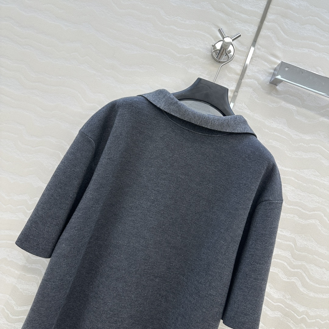 独家首发！原单品质❤️Row风长期主义，高智感穿搭秋冬必单造型神器！一飘带围脖设计高级羊毛短袖上衣。超正