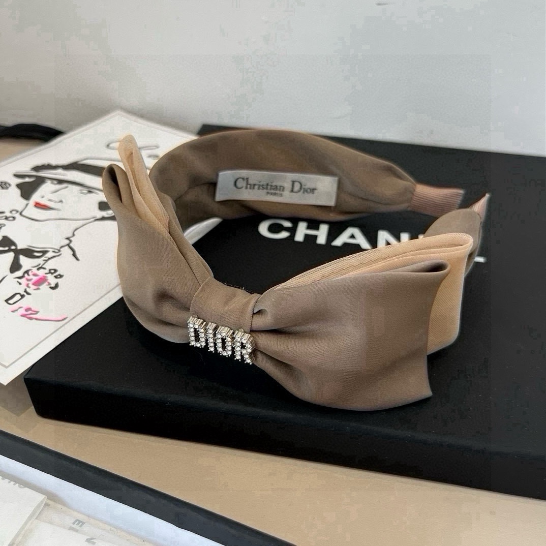 🆕

Dior迪奥新款蝴蝶结发箍