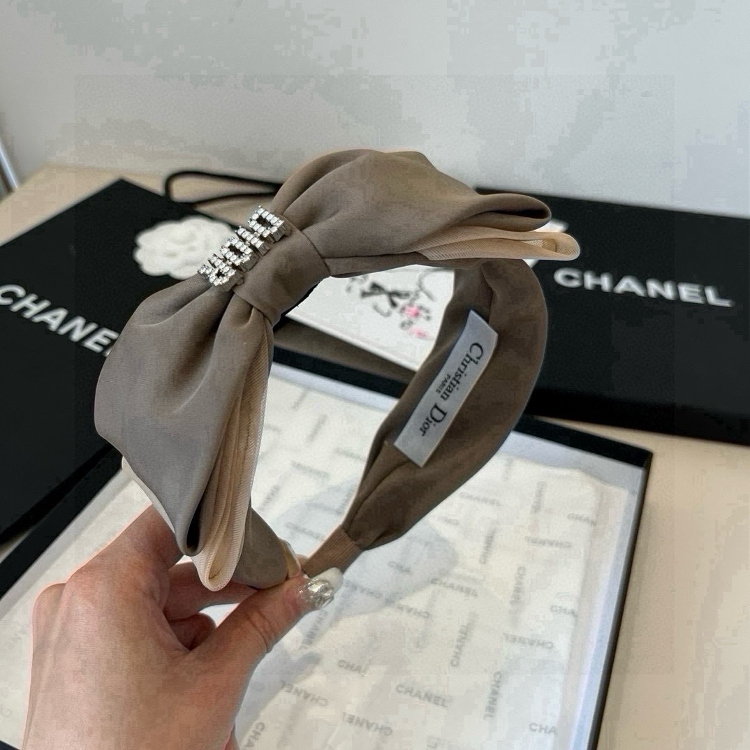 🆕

Dior迪奥新款蝴蝶结发箍