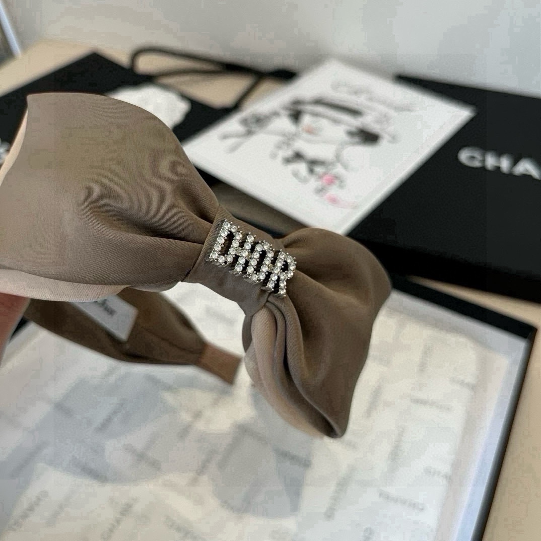🆕

Dior迪奥新款蝴蝶结发箍